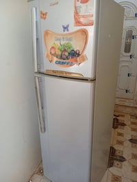 ثلاجة مستخدمة للبيع نظيفة وجديدة حيل  07719762663 السعر 100الف