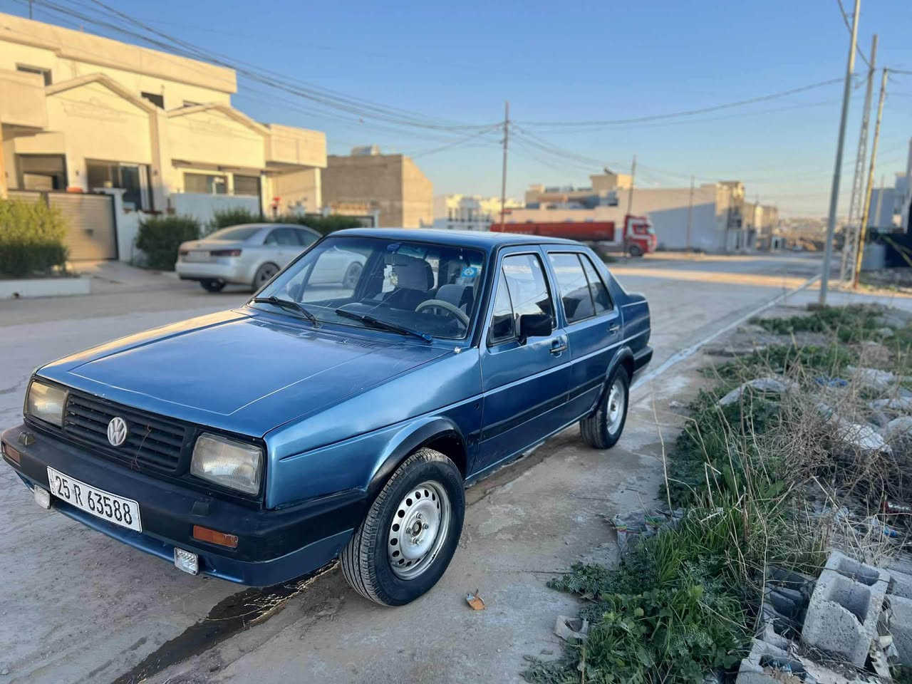 گؤلف جيتا مؤديل ١٩٩١
ره قموو سنوي تازه يه 
بيتاقه ي بنزيني هه يه 
گيرو مكينه بشرت 
جوار تايه ي تازه 
ليدراوي هيج نيه 
بس سبوخ عامه بؤ جواني 
سعري ٣٠ مجال
*********** كركوك, العراق
