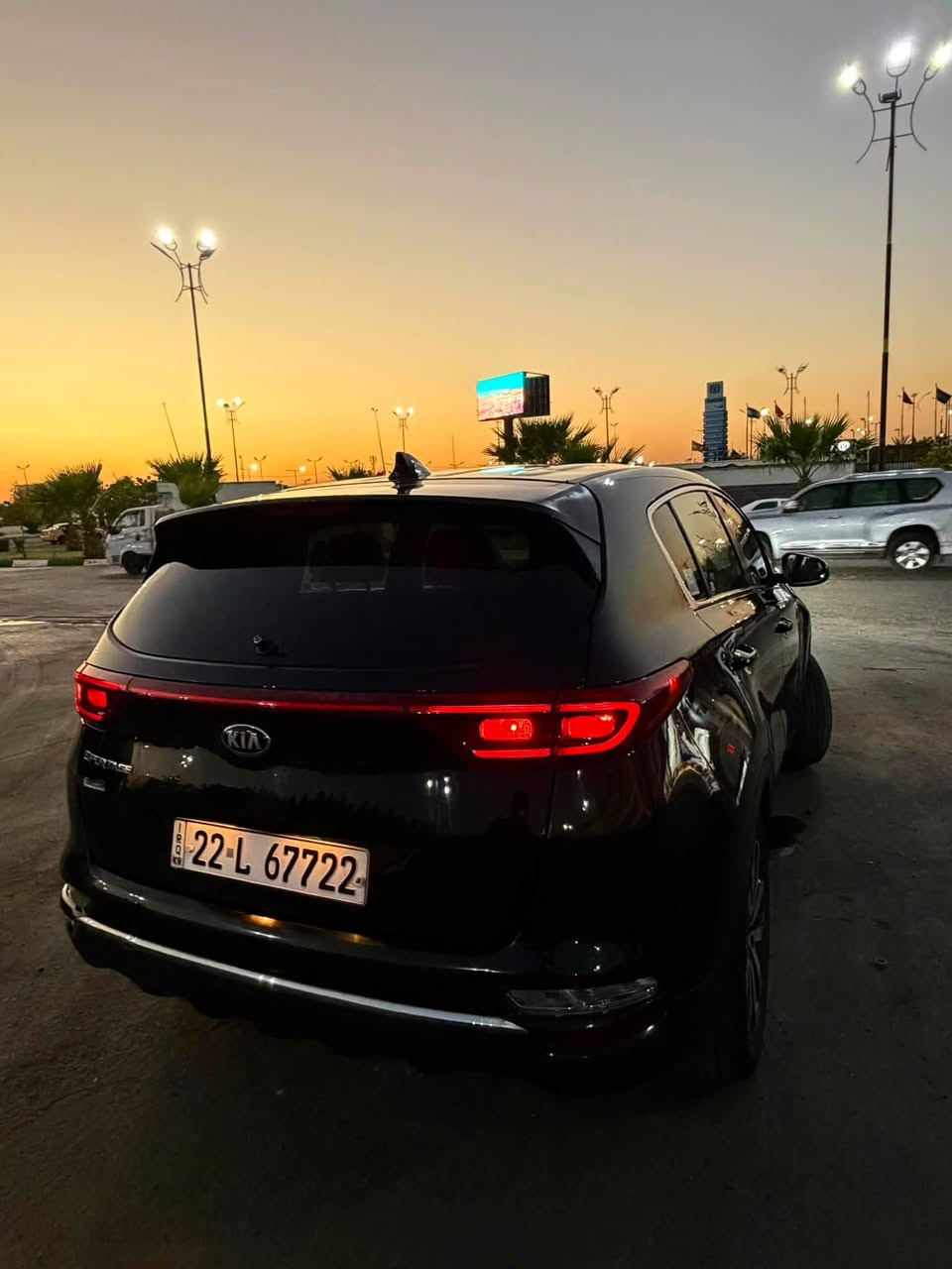 🚘 للبيع كيا سبورتج اسود ملكي
موديل2020 LX وارد أمريكي 🇺🇸
للجادين فقط، سيارة نظيفة وحالتها جداً طيبة واستعمال شخصي، وعليها إدامة كاملة وما محتاجة أي فلس.كل نقص ما بيها سيارة حلوة مال جناي 

✅ بصمة 
✅ لايت زنون اصلي عالي ناصي 
✅ شواصي ولغود مكفولات
✅ شاشة + كاميرا خلفية
✅ تحكم ستيرن من الجهتين
✅ مثبت سرعة
✅ كشنات مدوشمات 
✅ رادار امامي 
✅ تكييف ثلج
✅ تايرات بحالة ممتازة
✅ داخلية مرتبة ونظيفة

بالنسبة للحادث:
السيارة وارد أمريكي، الحادث خفيف جداً، فقط البابين مصبوغات جهة السايق وتعميرهن درجة اولا،  بدون دواخل، وبارد بل تكمة اثر طابوكة واضح بل صور اذا تركز والبارد بل قبق مال صندوك كد ٤ اصابع غير حادثها مال امريكة مكفولة 

السيارة جاهزة للفحص بأي مكان ببغداد، وإذا بيها غير الكلام المذكور اني ادفع السونار مالتها 

📌 رقم أربيل حلو مميز وباسمي تحويل فوري ة.

 الي يدور سيارة يرتاح منها ويستخدمها بدون وجع راس يجي يشوفها ويحكم بنفسه.

⚠️أرجو عدم الحجز أو الوعد إلا بعد المعاينة والاتفاق النهائي، حفاظاً على وقت الجميع. والله يبارك للبايع والشاري.
السعر : 138 وبيها مجال بسيط 
📍المكان: بغداد / الدورة 
📞 ***********
