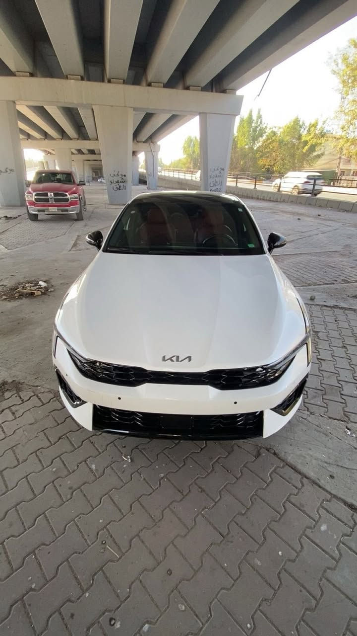 السلام عليكم 
للبيع كيا K5 وارد امريكي موديل 2025
ماشيه 10190mi حادث جاملغ خلفي وبنيد جاملغ امامي بدون شواصي ولا لغود جاهزه ومابيها اي نقص 
السياره فول مواصفات 
داخل احمر 
وبصمه 
رادارات 
مكينه 2500
صور 
الحادث موجوده ويه الصور السعر المطلوب 19000دولار وبيها مجال لشراي 
علي ***********
