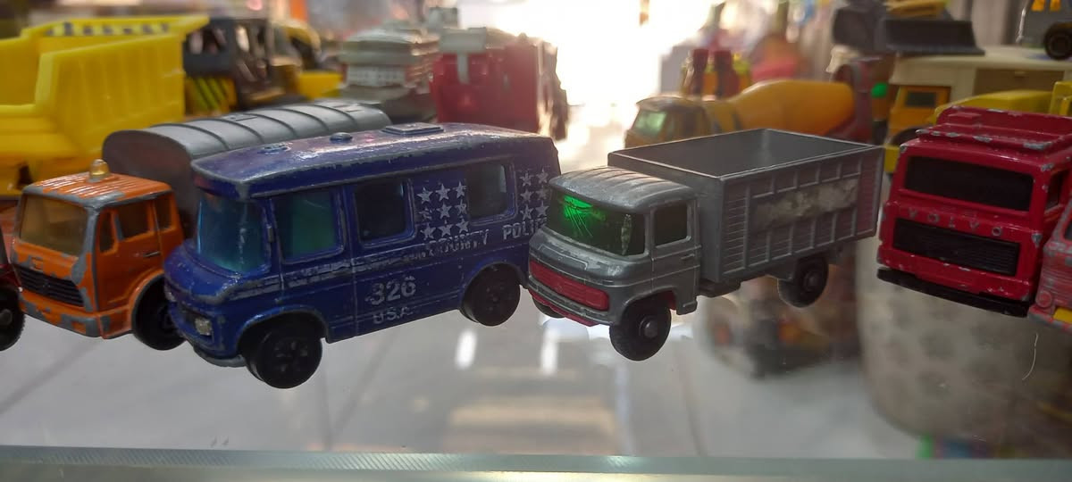 فقط انكليزي حجم ٦٤ سعر القطعه 5000 الف متوفر١٨٨ قطعه للحجزواتساب *********** أيضا متوفر توصيل لكافة المحافظات
