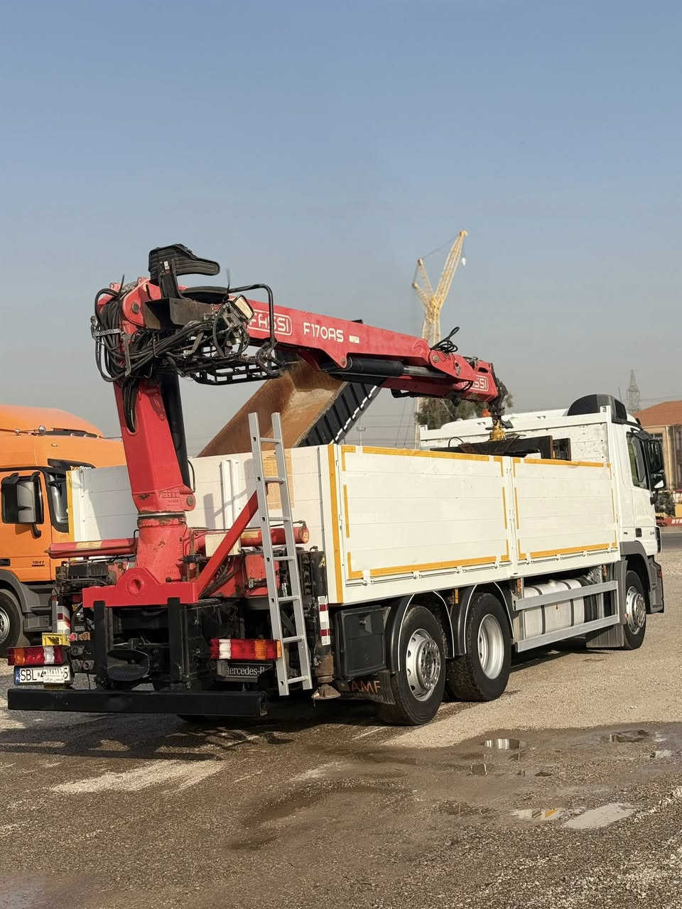 معرض مهدي اربيل
نوع : مارسيدس اكتروس كرين بلوك
موديل : 2007 فحص البصرا
حجم :2544 6V
ألون : ابيض 
مواصفات: اكتروس قمارى ربع بيلادي كرين  كرين فاسي 170 ليفر حفار 2 سيلايت توب كماش استيرن دوار سيار مكفوله من كلشي
گير : كهرباي 8 نمر كلج
 العنوان : اربيل  قوشتب تريق كركوك  معرض مهدي اربيل 
***********
***********
