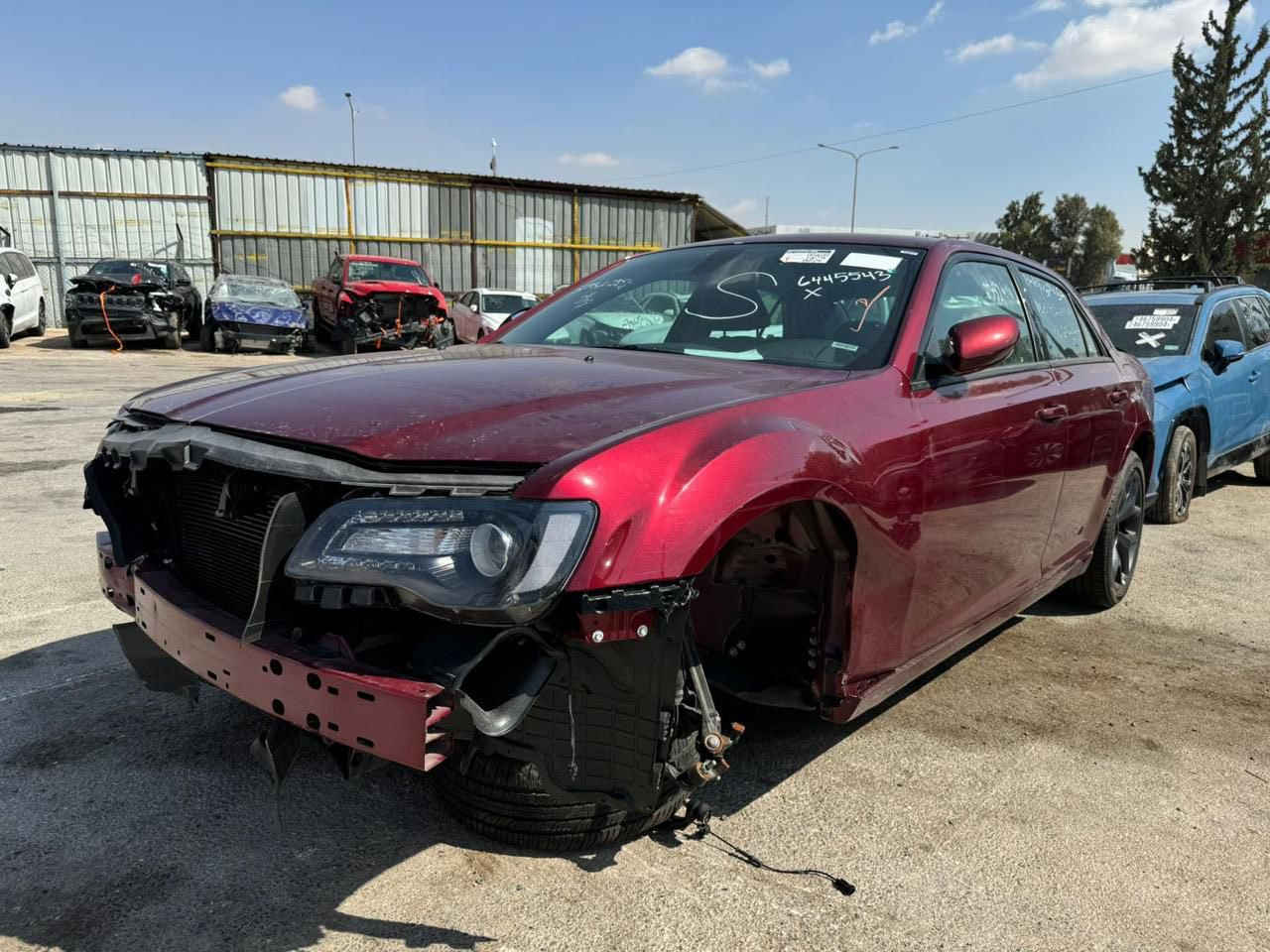 سلام عليكم كريسلر s300كلين السياره مثل ما موضح بل صور ماشيه40الف ميل*********** ممتواجد عل فيس
