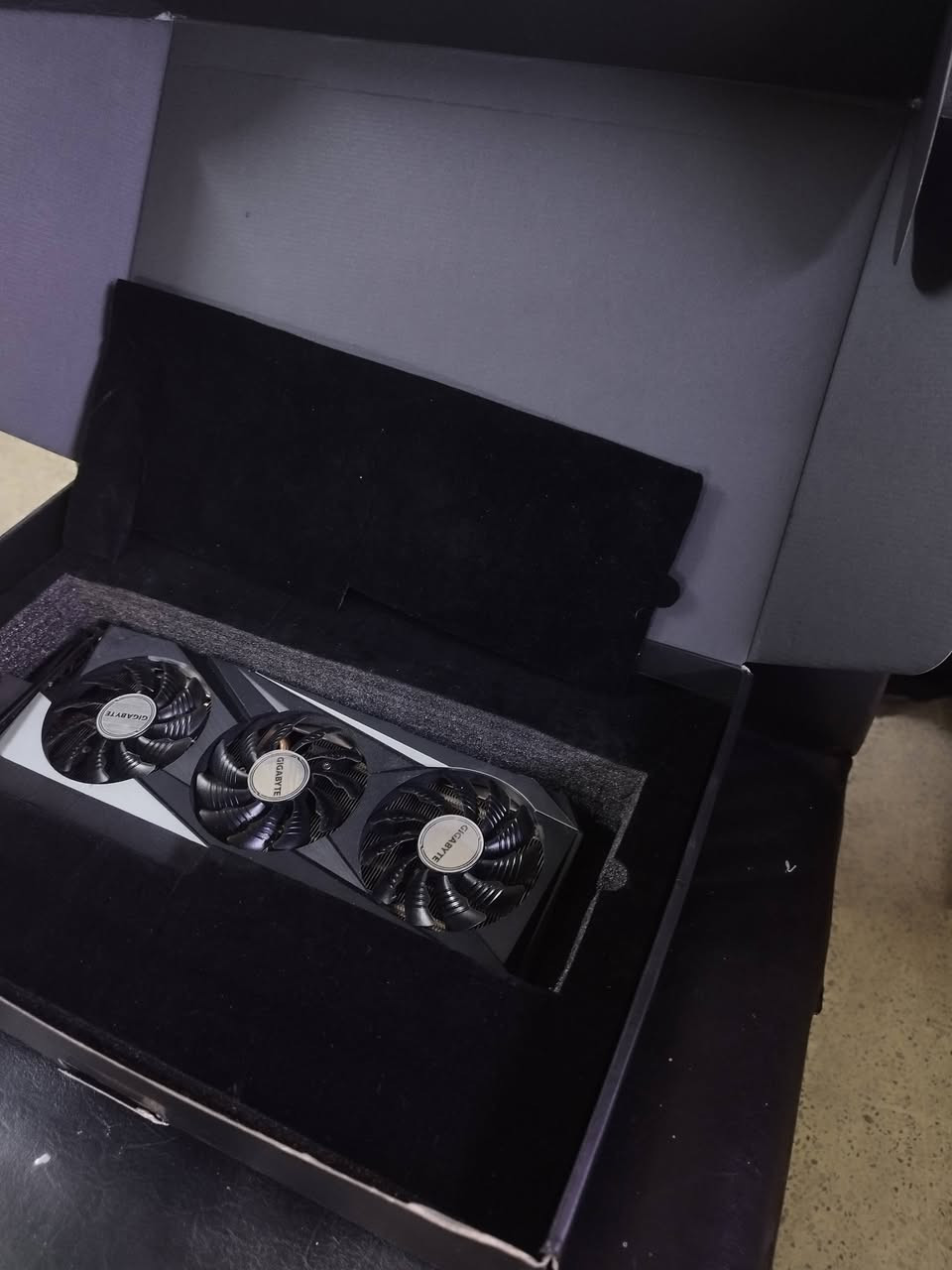 سلام عليكم  
كرت شاشه للبيع 
كرت جديد بمعنه الكلمه 
كرت مامفتوح  وعلي  فحص بينچ مارك 
الكرت نوعو. rtx3060ti
سعر الكرت 350 الف  مابي ابد مجال 
***********
