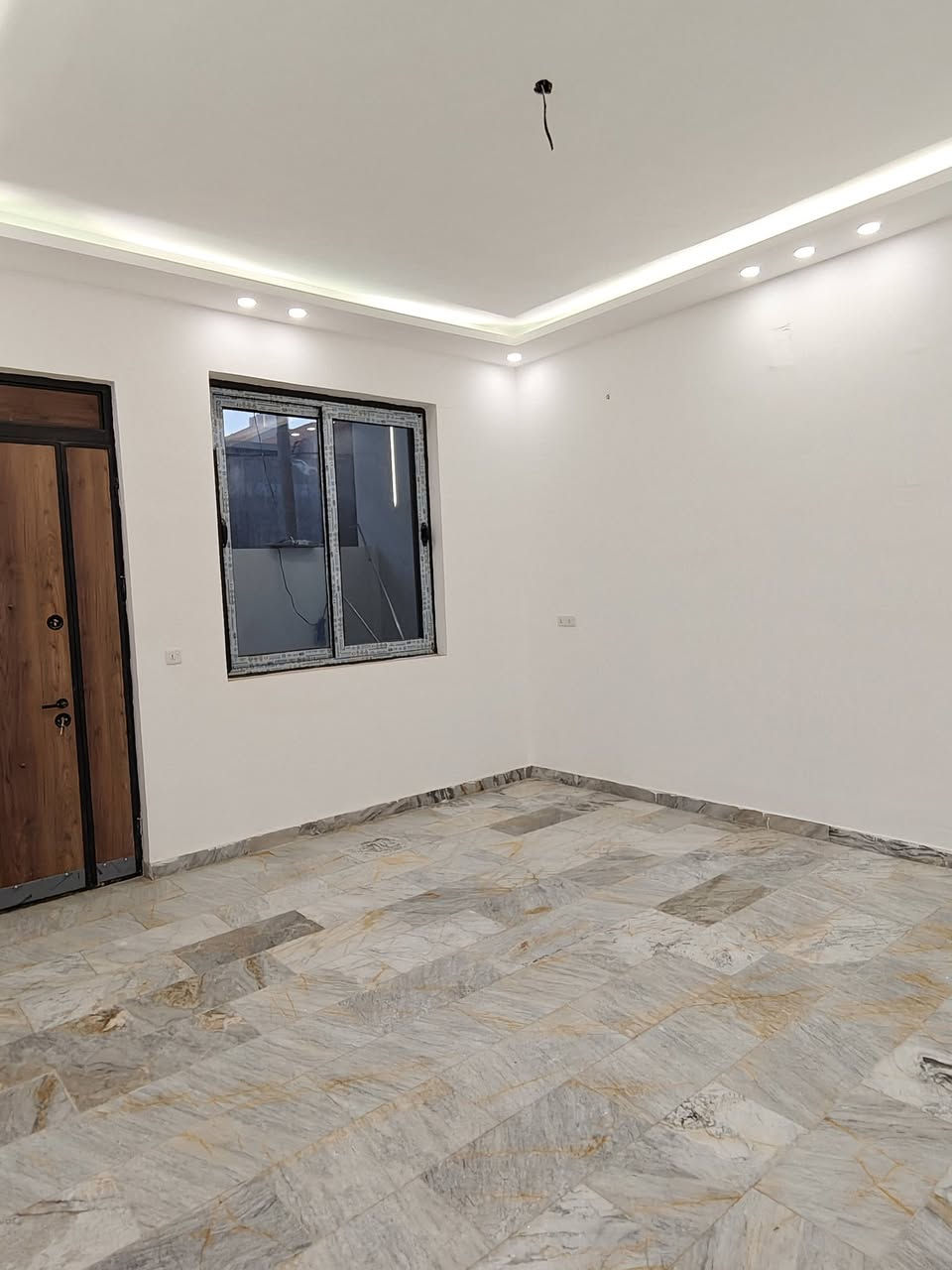 دار للبيع 125 م  حي الجهاد الشارقه قريب مجمع النسيم موقع حلو جدا يحتوي ع 4 نوم وصاله ومطبخ وخدمات عدد 3 واجهه 6 وربع نزال 20 للاستفسار عن السعر اتصل ع *********** شركه المستقبل للوساطه العقاريه
