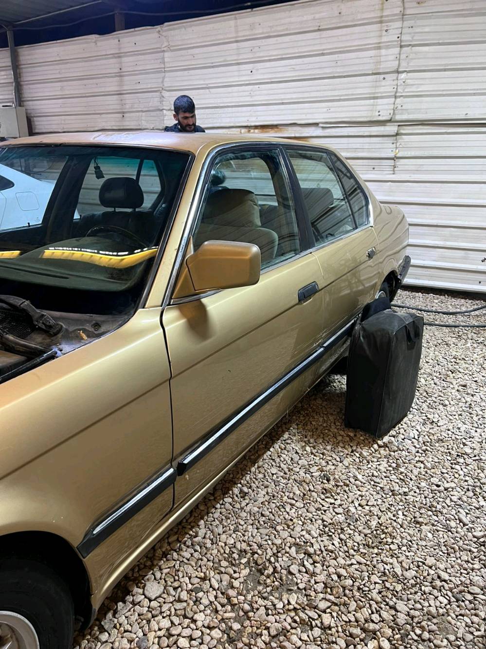 للبيع BMW735 موديل 1988 سلندر 6لون مميز رقم مميز موقع الحله خلف محطه غاز الثوره 