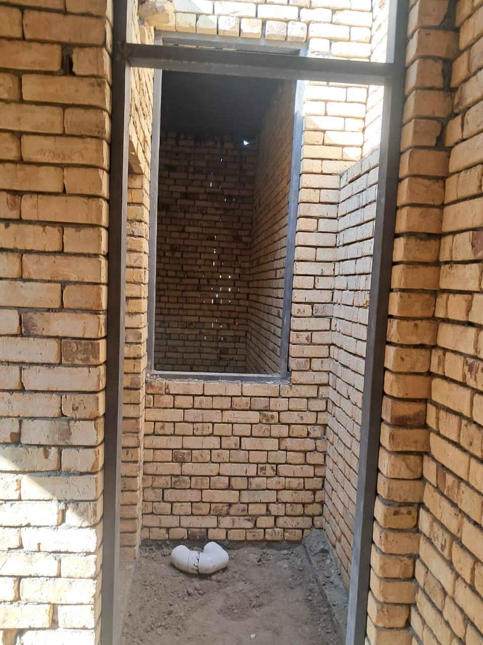 هيكل ١٠٠ خلفي دربونه متر وربع بناء طابوك مسلح  بالفداء نهاية شارع المدارس خلف شارع ٦٠ مقاطعه ٢٤ منطقه سكنيه الخدمات ماء كهرباء مجاري بدون تبليط السعر ٤٧ مع المجال القليل للاستفسار الاتصال 
***********
