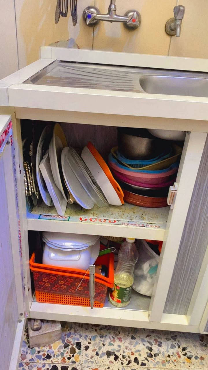 سلام عليكم للبيع كاونتر سنك نضيف جدا مع طباخ نضيف جدا السعر (100بيهن مجال تواصل ***********
