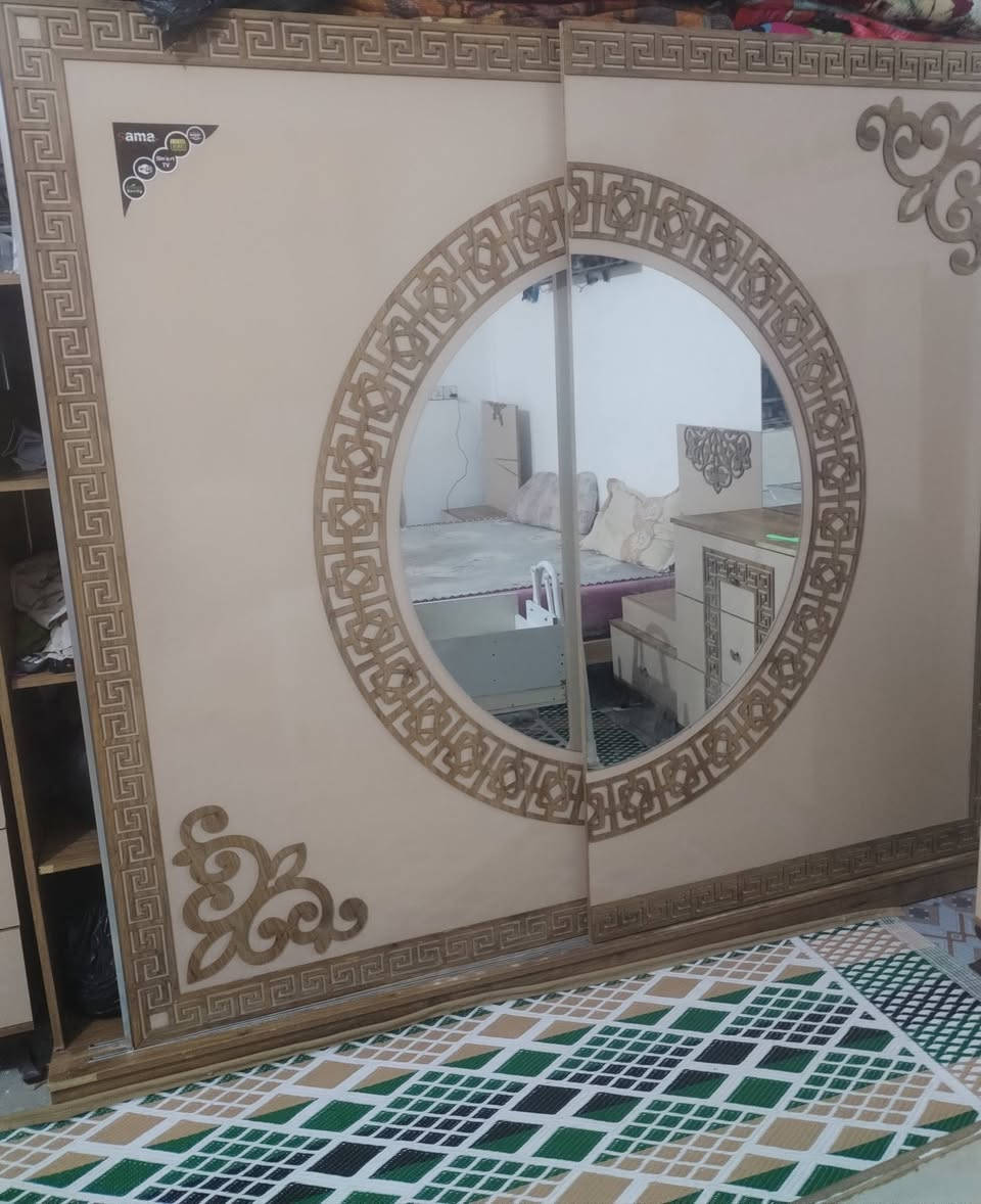 غرفه لون بيجي صاجي نظيفه بسعر مناسب ٢٥٠ الف وبيه مجال قليل عنوان طوريج ***********
