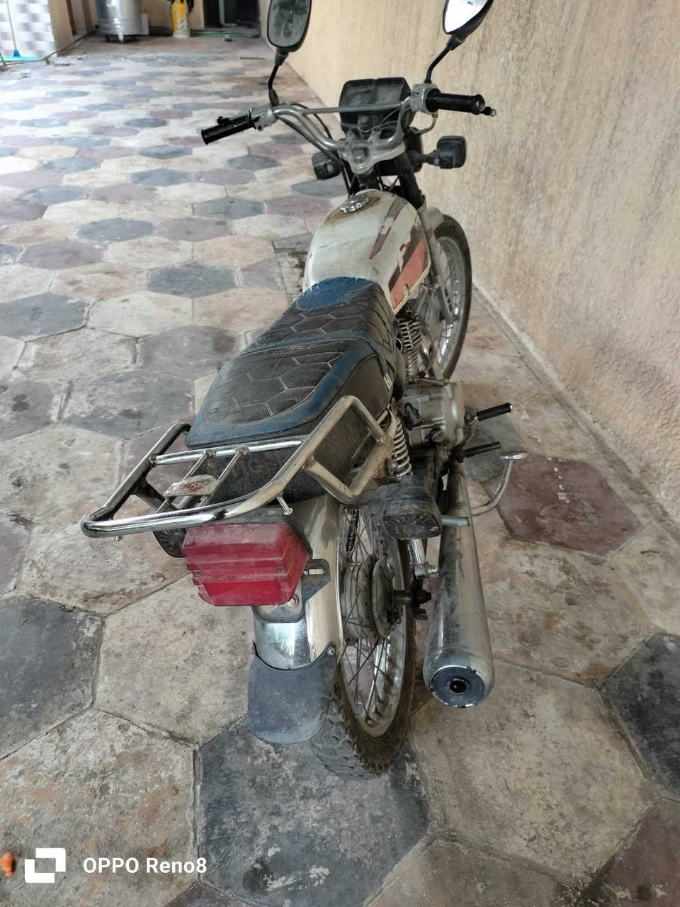 اسلام عليكم تايكر البيع دراجه متروكه وسويجهه ضايع ابيع  كوم حديد سعرهه 275وبيهه مجال استفسار
*********** مكاني الحبيبيه
