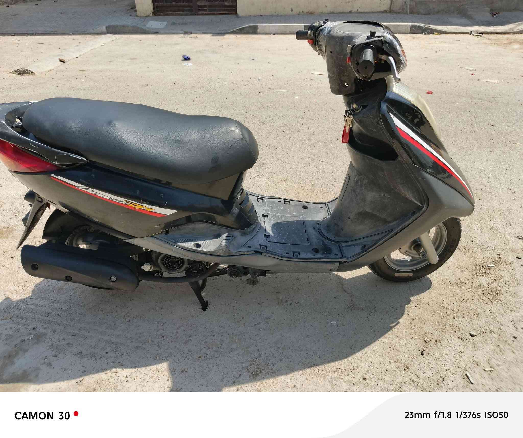 سلام عليكم بريز لايت ناصي للبيع مكينه خير من الله بس زنجيل امبدل بيها تايرات جدد كهربائيات شغاله سلف وهندر السعر 450 وبيها مجال  مدينة الصدر ***********
