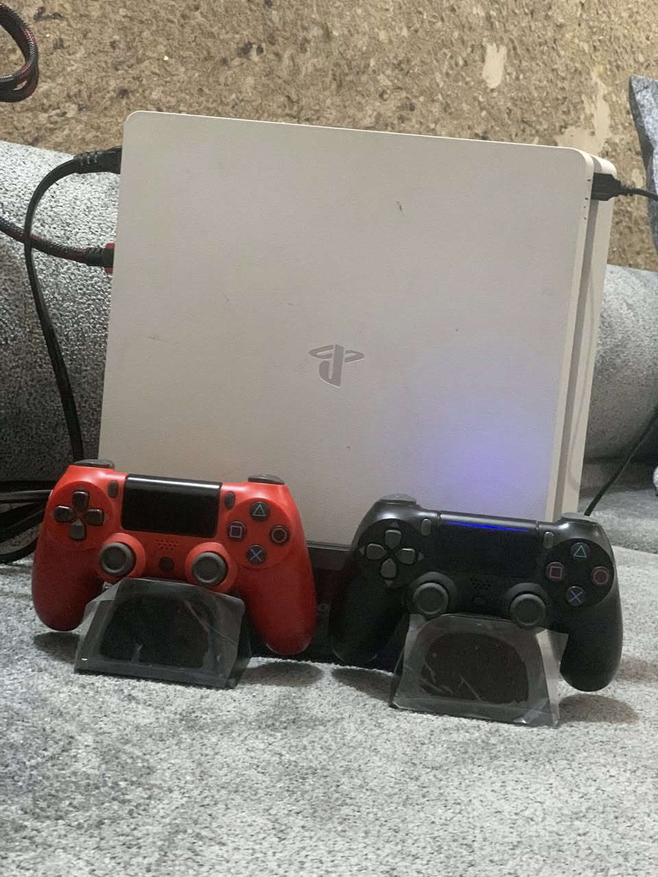 بلي فور سلم 
ذاكره 512
نظام 13.2
كامل ملحقات يدات 4قطع 
ثنين اصلي و ثنين تجاري  
معه أقراص ثنين 
فيفا 22 و كراند 
مع قاعده شحن و تبريد 
معه بوبي إس  
السعر400و بي مجال للطيبين  المكان بغداد 
التواصل على الرقم التالي 
***********
