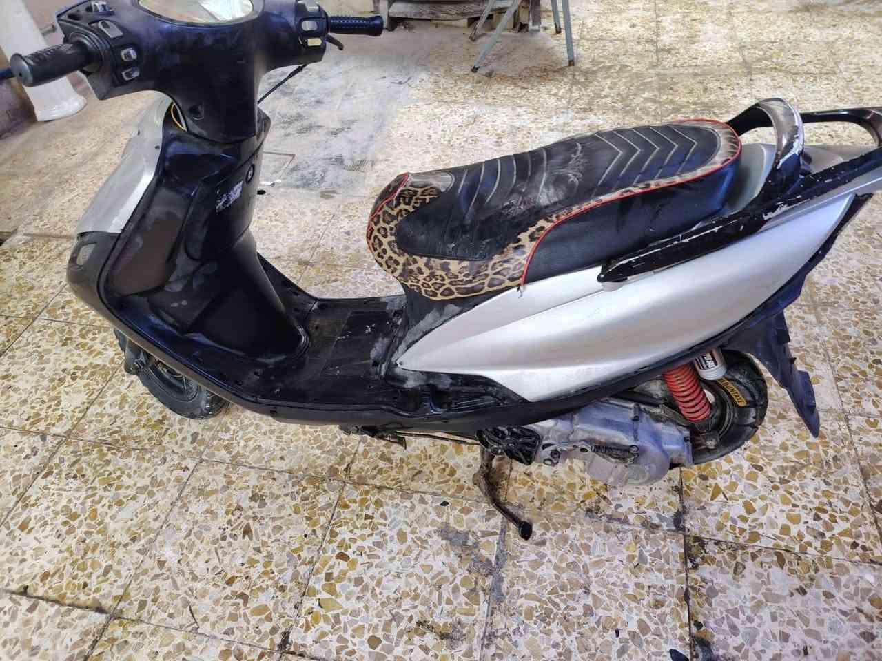 السلام عليكم دارجه شغاله سالف هندر نقص باتري وشوته سعره ٢٠٠ بغداد البلديات


**إذا كنت صاحب هذا الإعلان وتريد حذفه لأي سبب، رجاءا أرسل رسالة إلى الدعم الفني**