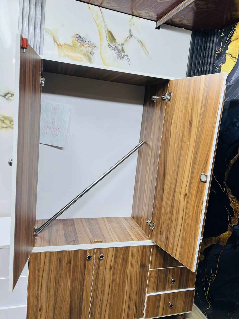 كنتور 3 باب طابقين
الارتفاع ١٩٠ سم 
عرض ١٢٠ سم 
عمق ٤٠ سم. 

النقل مجاني داخل بغداد 
نقل جمع محافظات العراق 25 الف بغداد, العراق


**إذا كنت صاحب هذا الإعلان وتريد حذفه لأي سبب، رجاءا أرسل رسالة إلى الدعم الفني**