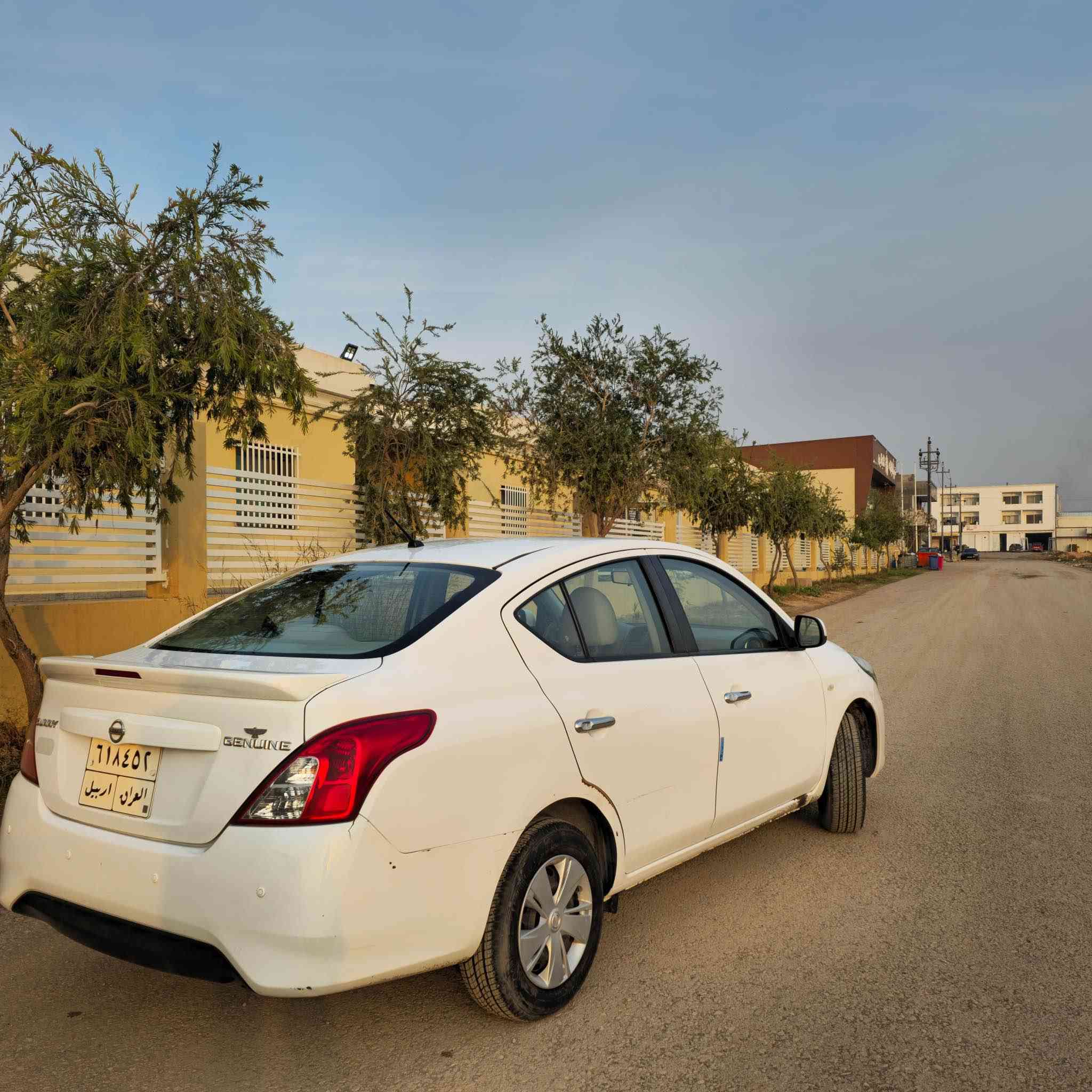 نیسان سنی مۆدێل  ٢٠٢٠ 
ببێ بۆیاغ  جاملغی  لای سەکن لەگەل دەرگای سەکن  هەندێک ساردەکوتی هەیە 
سەیارەکە خاوێنەو گێرو مەکەینەی  بە شەرت  سەیارەکە ٩١ هەزار رۆشتووە  
لە واتس ئاپ  تێل بۆ ئەم رەقەمە بکە *********** أربيل, العراق
