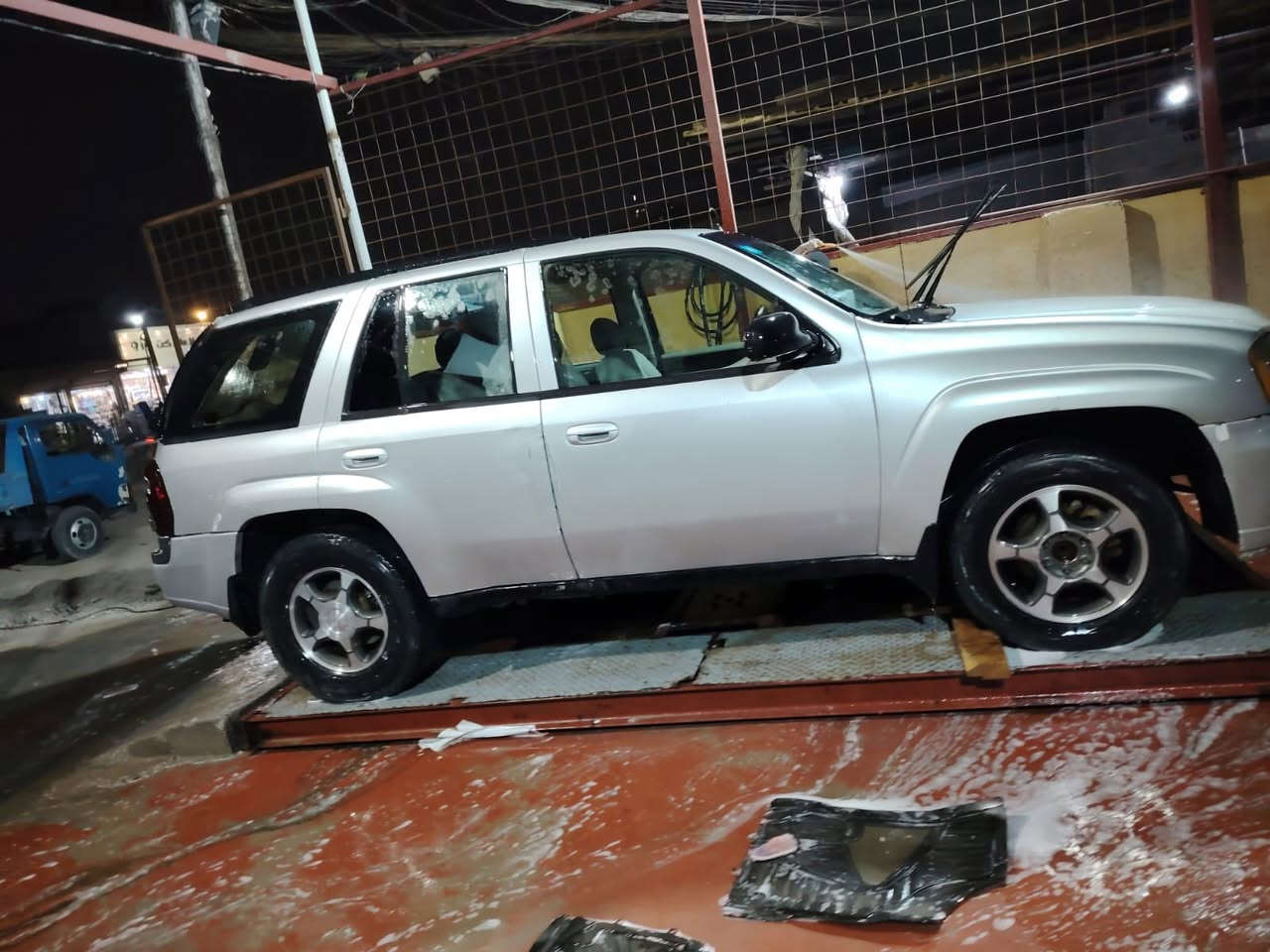 السلام عليكم
شوفر ليت بلايزر موديل ٢٠٠٨
وارد أمريكي 
تحويل مباشر باسمي 
رقم نكليزي 
ضربه السياره جنطه 
مكاني بغداد الرصافه 
السعر ٧٥ بيه مجال 
***********
