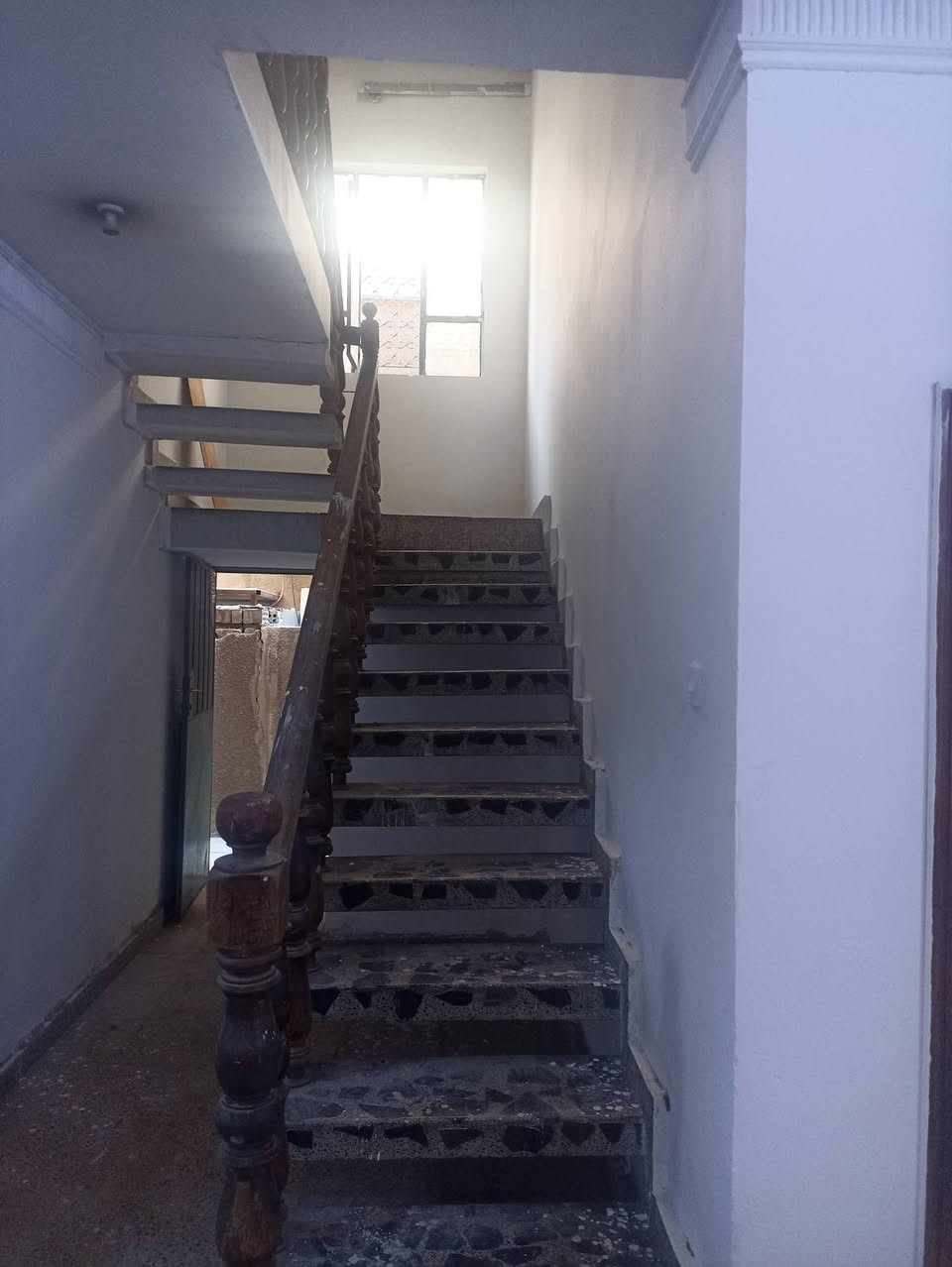 كادر كامل تفليش ترميم  صبغ +لبخ +نثر +كهرباء+بواري +كاشي +ماستك +شتايكر  يعني بيت كامل انطيك مفتاح بيدك جهاز بيتك  هذا رقمي *********** كادر كامل
