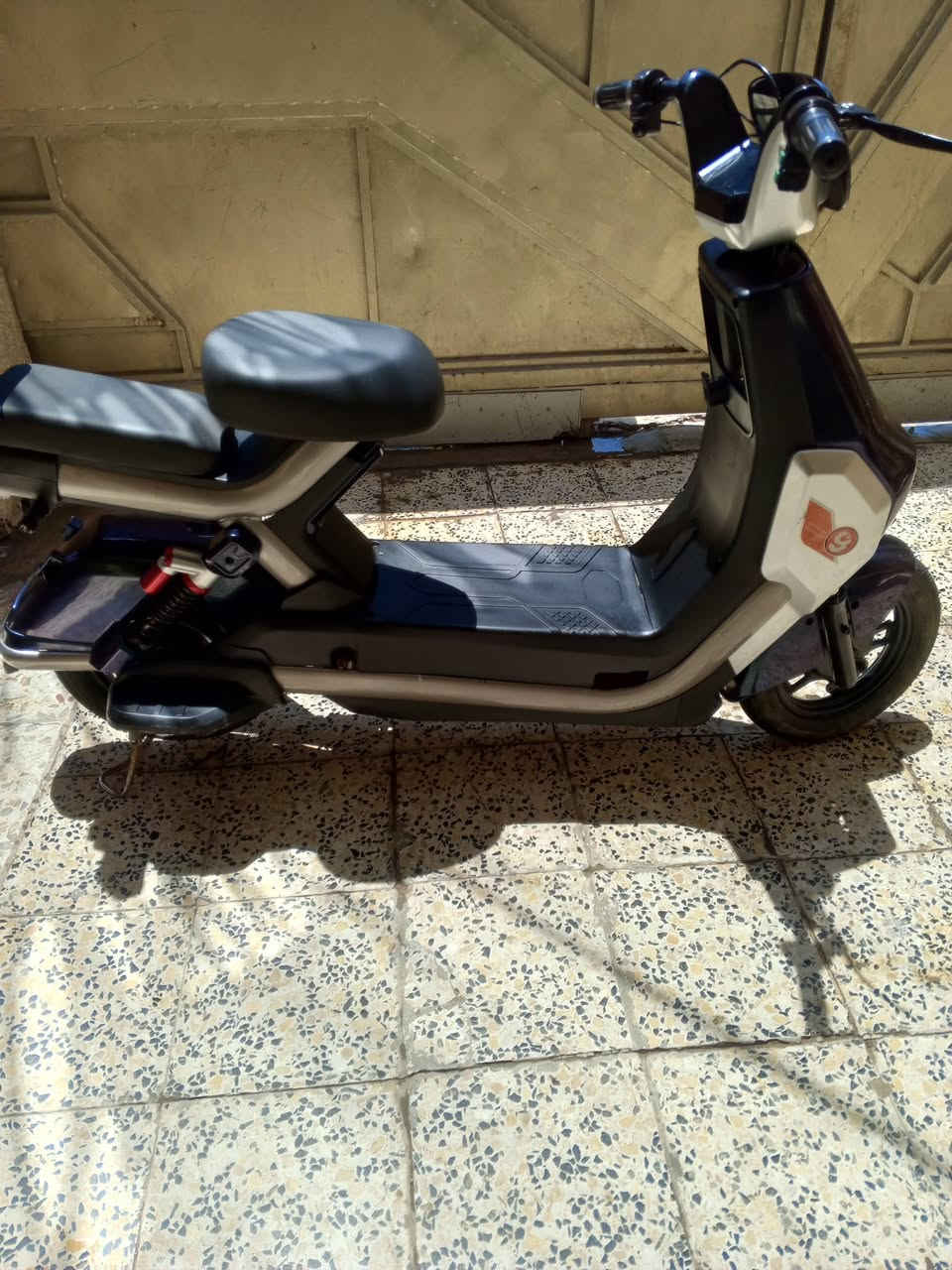 دراجة شحن نظيفة حيل مديل ٢٠٢٥ ..٤ سرعات ..٥ بطاريات السرعة ٩٩ السعر ٣٥٠ مكاني بغداد ***********
