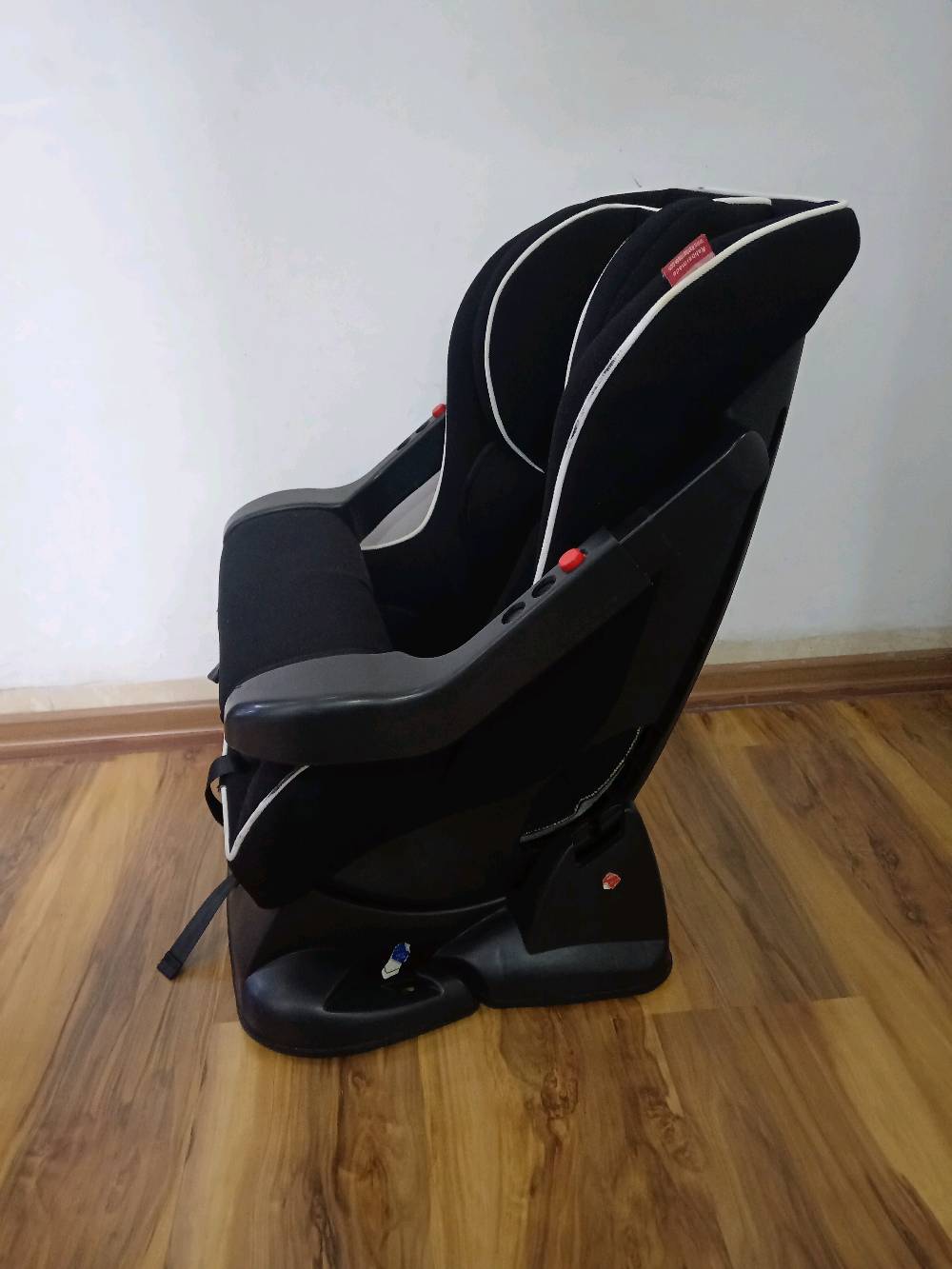 كرسي سيارة الأطفال منام وجلوس يكفي لحد ٤ او ٥ سنوات 