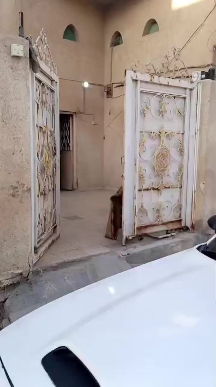 📍 بيت للإيجار – حي العامل
🔹 الموقع: خلف سكلة سيد مصطفى
🔹 الشارع الرابط بين فلكة الثورة وسوق حي العامل
📐 المساحة: 150 متر
🏠 التفاصيل:
▪️ 3 غرف نوم
▪️ استقبال
▪️ صالة
▪️ مطبخ
▪️ صحيات داخلي
▪️ صحيات خارجية
💰 السعر: 450 ألف دينار شهرياً (قابل للتفاوض)
📞 للاستفسار:
***********
***********
