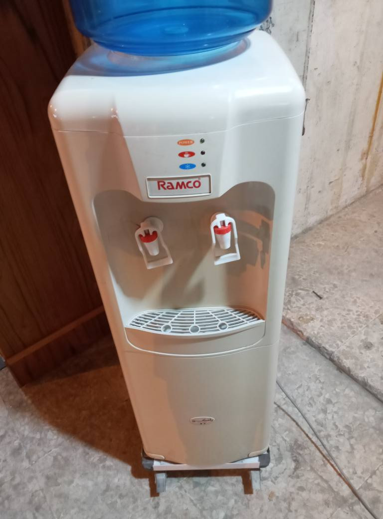 ثلاجه ماء رامكو شرط الانضافه السعر 75 العنوان حي الحدباء خلف مرطبات البحرين ت*********** موصل, نينوى
