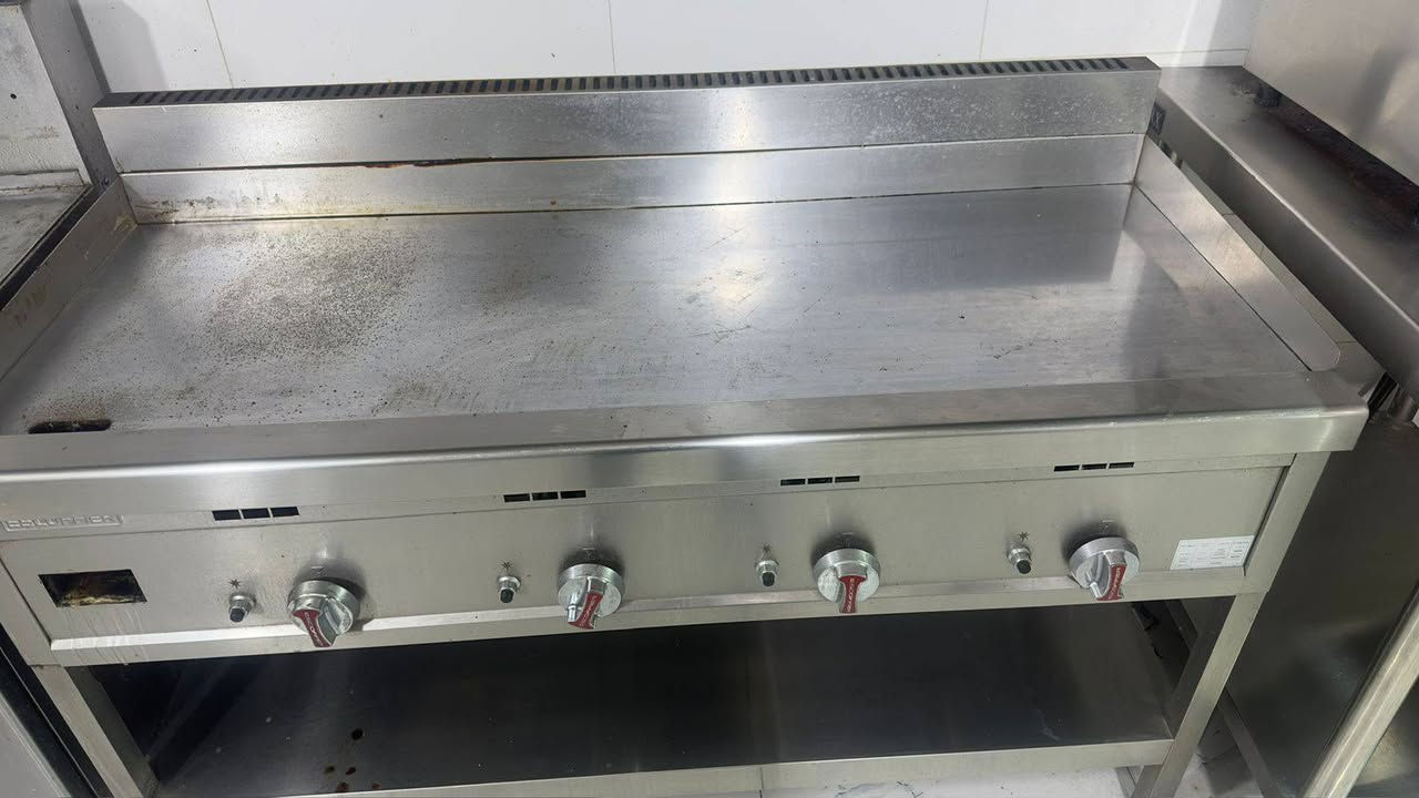 السلام عليكم
غراض مطبخ نظيفة جدا للبيع بسعر مناسب 
 المكان بغداد الكرخ 

 للإستفسار ***********
