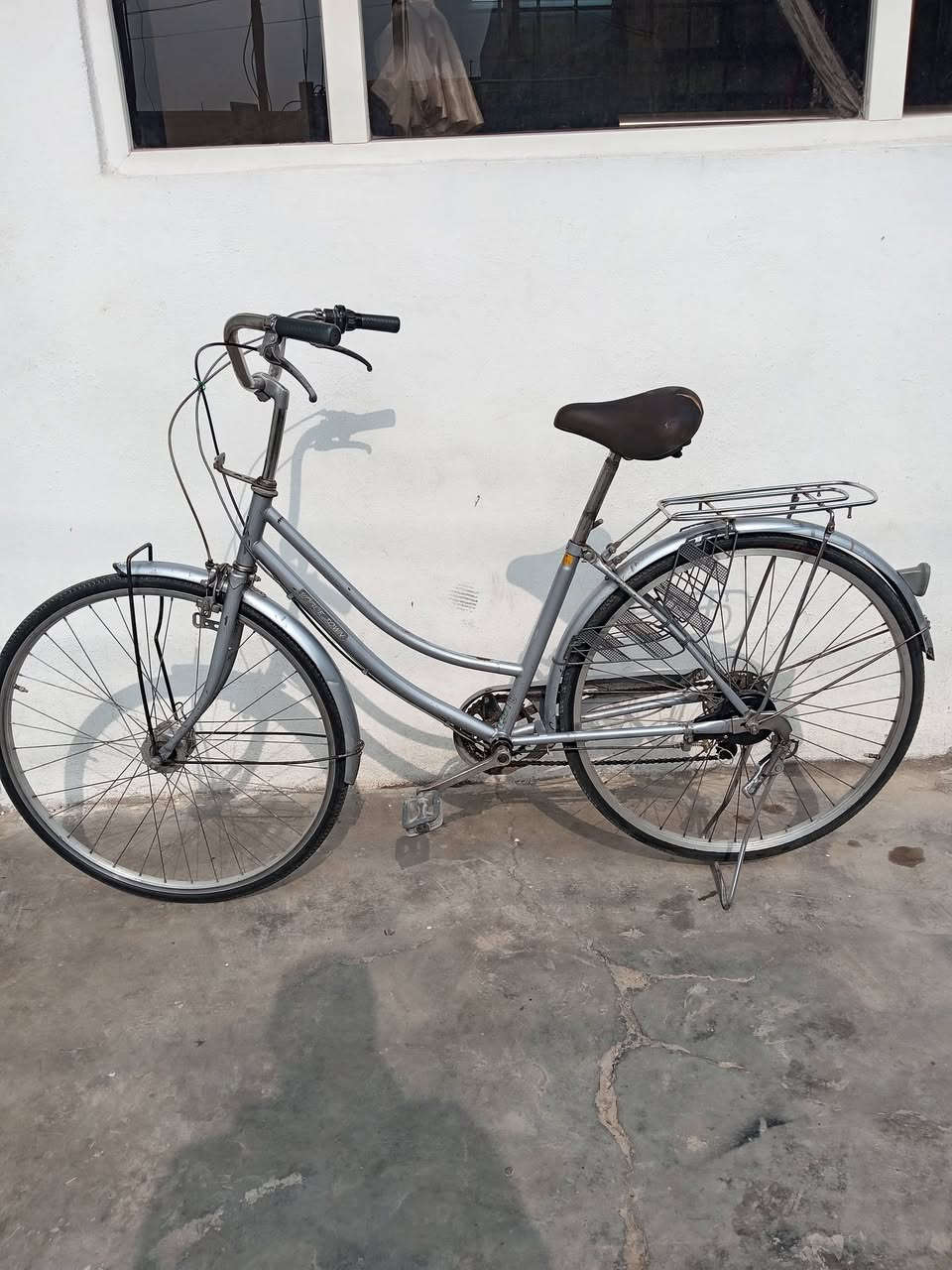 بايسكل للبيع ياباني گير وحساس اللايت موجود حجم 27  رصاصي جاهز السعر 80 عنوان كركوك روناكي سايدين الاستداره الاولى  ***********
