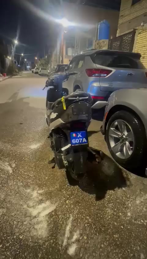 سلام عليكم دراجه ماكس قجمه البيع دراجه كامله من كلشي نكره سلف تجي وتشوف وهندر دكه وحد شاير سبعه الوان دراجه نضيفه كلش تجي وتشوف بعينك والسعر 750وبيها مجال حك جيه مكاني بصره يم المحكمه شارع بغداد رقمي***********
