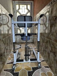 كرسي متحرك جديد للبيع للاستفسار عل هذا الرقم ٠٧٧٣١٩٤٣٣٥٣