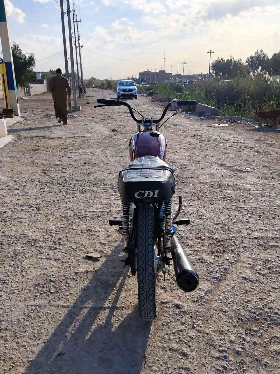 السلام عليكم دراجة للبيع تعمير 24 شاصي شلامجة 14 كلك اوراقة ضاعن ماناقصة شي كلة جديد بس عوزة تفيلس مكان شطرة السعر 375 .... رقم . ***********
