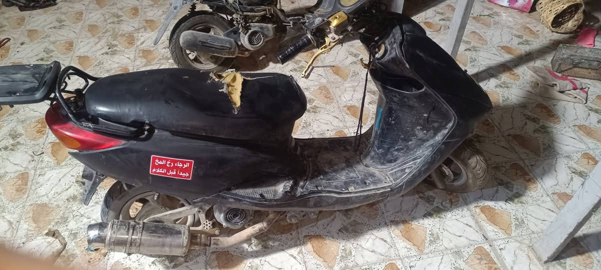 سلام عليكم دراجة اكزز نوزل 140 شغالة بس ابيع كوم حديد سعر 150 وبيهة مجال مكان كربلاء بوبيات ***********
