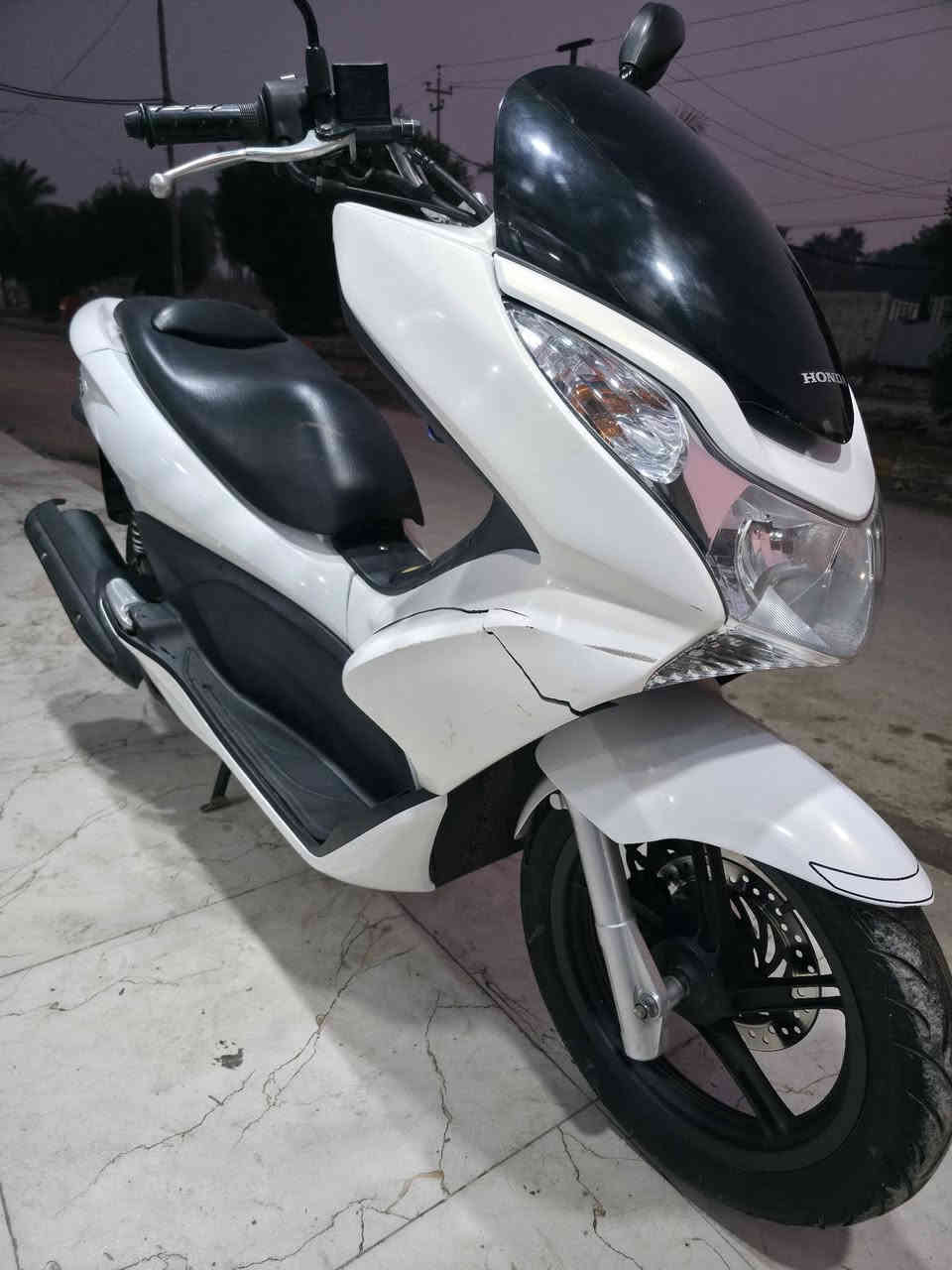 سلام عليكم
Pcx جيل اول ياباني ماشيه 32567 الف
مكفولة عدا كسر بالكفر طاحت عليها دراجه ثانيه
مكانها واسط الكوت
السعر 13 ورقة وبيها مجال قليل
للاستفسار
***********
