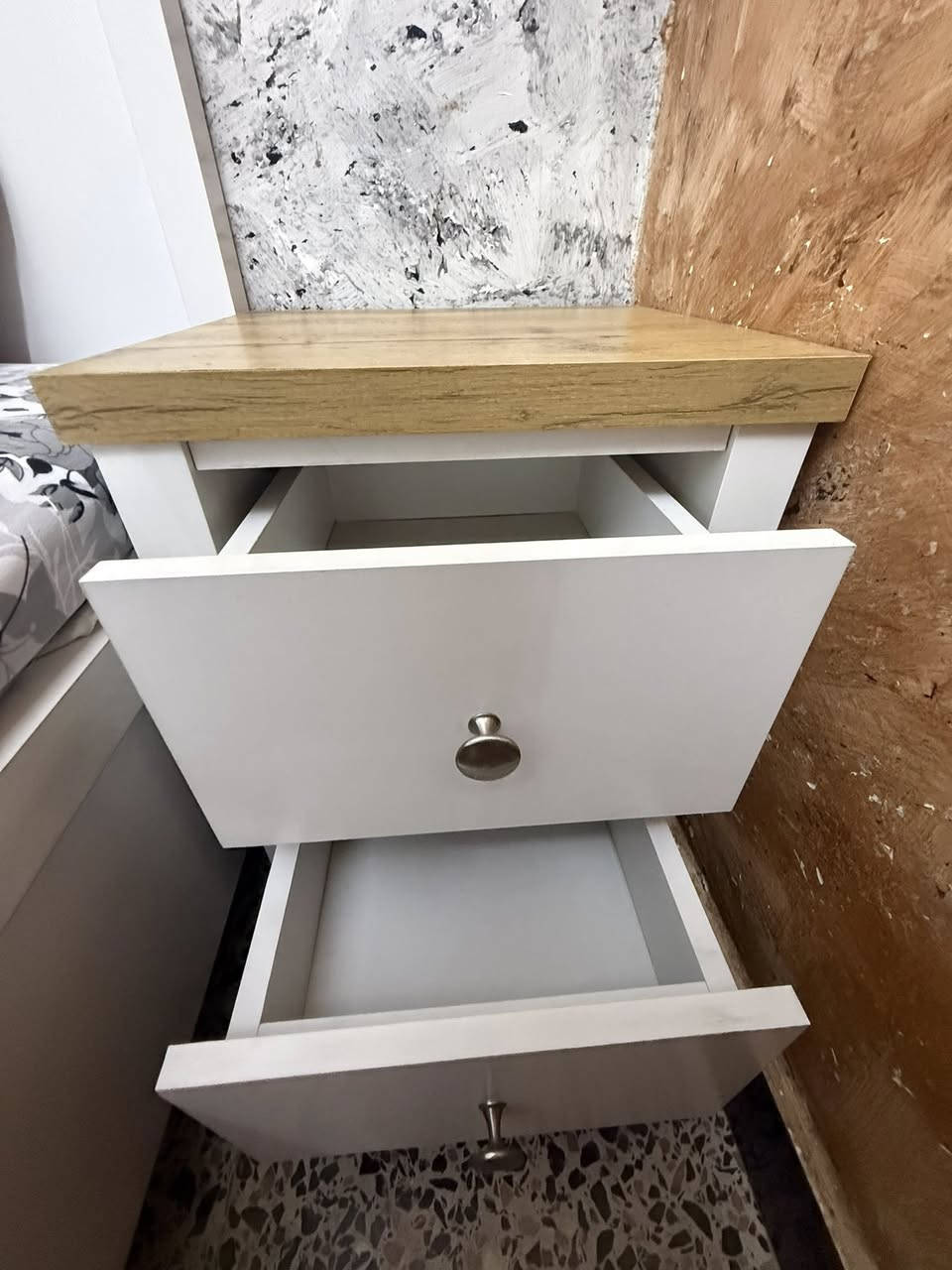 سلام عليكم غرفه جديدة قليلة الستخدام غرفه متروكه أخت جديده 7 قطع غرفه كلش جديده رايده 600 الف وبيه مجال استفسار اكثر *********** سكن بغداد شارع فلسطين
