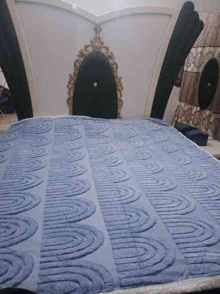 غرفة نوم تركي 
غرفة نوم  — شبه جديدة 
 الموقع: بغداد – الدورة / حي اسيا سلايــت
للبيع غرفة نوم راقية 9 قطع بحالة شبه جديدة، استعمال قليل جداً، نظيفة ومتعوب عليها، جاهزة 
 تصميم حديث ولوناته تهدي النفس، مناسب لكل الديكورات
المواصفات:
الخشب قوي وثقيل
النقشات ديزاين حديث
كل القطع نظيفة وما بيها أي ضرر
استعمال خفيف مثل الجديد
السعر مناسب 
✔️ شراي فقط يدخل الخاص
✔️ للاستفسار*********** 

ملاحظة:
إذا عدك أثاث غرف — بيع / شراء — راسل خاص، مندوب مبيعات وشراي داخل بغداد فقط.
