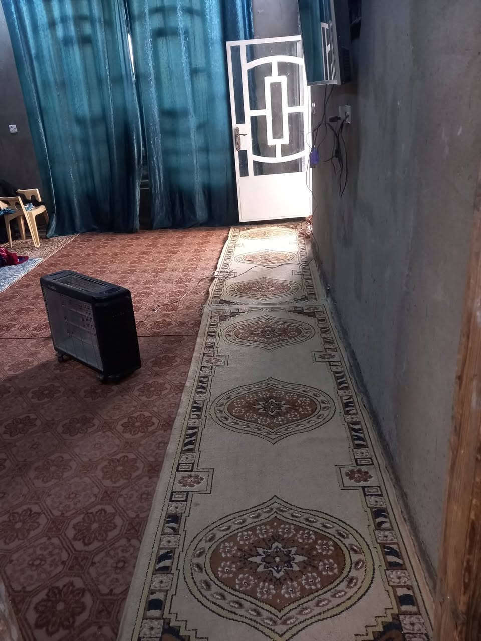 بيت للبيع في حي بغداد الصويره مساحه لبيت ٢٧٥ يتكون من غرفتين وصاله واستقبال وحمامات داخليه وخارجيه سعر ٦٣ وبي مجال للشراي/ لحد يكلي عوزه هواي اعرف ليريد يستفسر يتصل ***********

