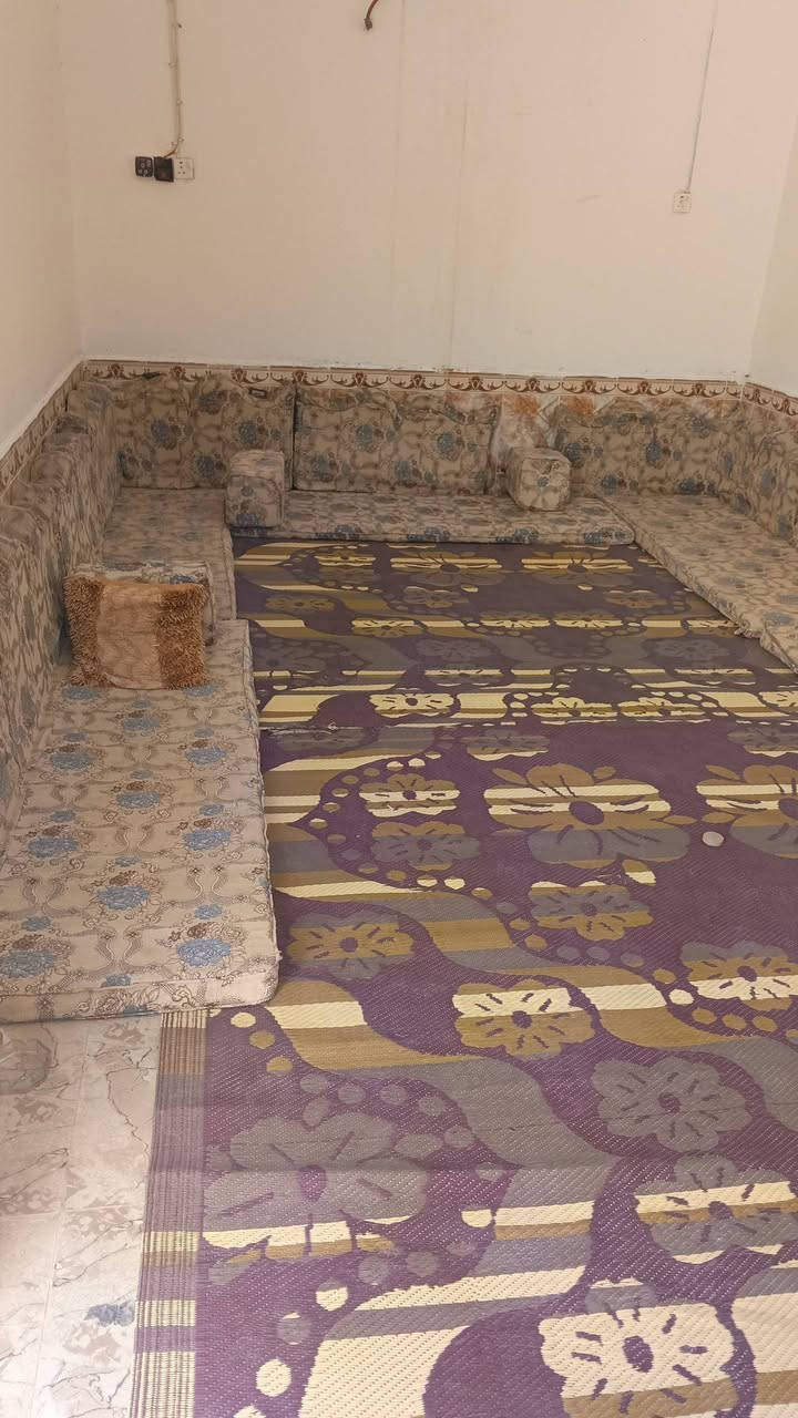 السلام عليكم
بيت للبيع  او مراوس ابيت بالفضليه فقط  مساحه 210  ثلاث غرف مطبخ صاله ديوانيه مغاسل داخليه وخارجية ستاره عاليه وترك داير البيت ساحه بالبيت جاهز للسكن السعر 38 وبيه مجال للشراي 
الفضليه شارع طاقة الكهرباء القديمه 
 تفاصيل اكثر واتساب.***********
