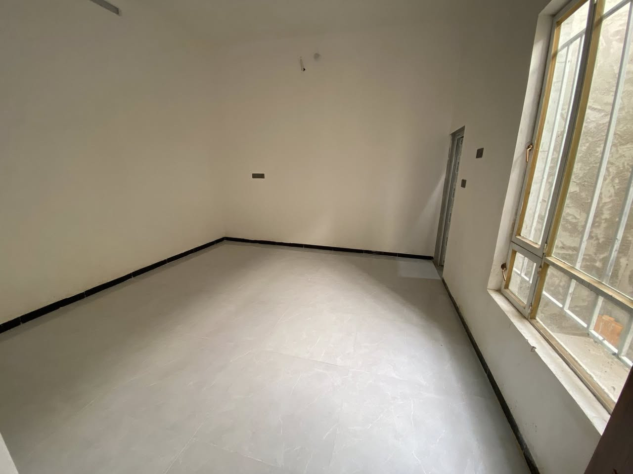 يالله 
مشتمل للإيجار 
بناء حديث 2025
طابقين 
غرفتين نوم 
صاله 
مطبخ حار + بارد 
استقبال (مضيف )
العنوان جمعية الامام ( حي الامام قرب مدرسة ثانوية بغداد  ) 
للاستفسار ***********
