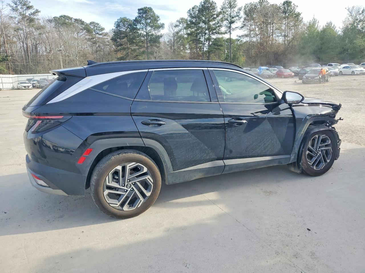 #أعـــلان_مــــــــــزاد #مكتب_بوابة_دبي
سعر نقل مخفض الى جميع الموانئ
ـ نوع السيارة : 2025 HYUNDAI TUCSON LIMITED
ـ تاريخ المزايدة : 20/2/2026 الساعة 6:00 مساء 
ـ السعر : حسب تاريخ المزايدة المذكور أعلاه: 300$ دولار 
ـ الضرر والمواصفات : حسب الصور المرفقة
-جميع السيارات الهايبرد الكهرباء معفي
من الكمرك الضريبة والرقم مجاناً
ملاحـــظــة .. السيارات المعروضة داخل الصفحة هي مجرد نماذج بسيطة للمزاد
وللمزيد من المعلومات الحضور الساعة الرابعة عصرا الى مقر الشركة الكائن في:
شارع الحزام الاخضر المدينة المايئة- مقابيل حي العدالة #النجف_الاشرف
المكتب ***********
زيد الطفيلي***********
عبد الله الزاملي***********
للانضمام لكروب الواتساب اضغط ع رابط
https://chat.whatsapp.com/HEg5DTFOYCnFPwSoSvOuuq
