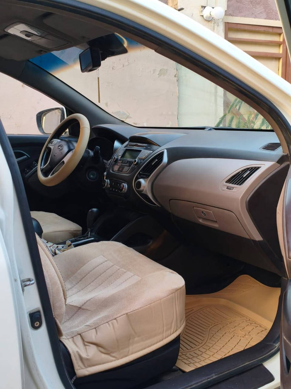 توسان 2011 خليجي 
السيارة مكفوله گير ومحرك شرط✅
محرك 2000 دوش نشط لاتنقيص ولاتبخير 
السيارة بسم راعيهه 
رقم نجف الماني
تخم تاير جديد 
تبريد شرط ثلج 
حداديه مكفوله 
اشاير بل مري 
كامرة بلادي اصل 
السيارة جديده ونظيفة شرط مال بيت 
السيارة بيهه ثلاث قطع وكرتات ثنين 
مكان السيارة نجف مركز 
السعر 125 وبيهن مجال بسيط
الرقم ***********
