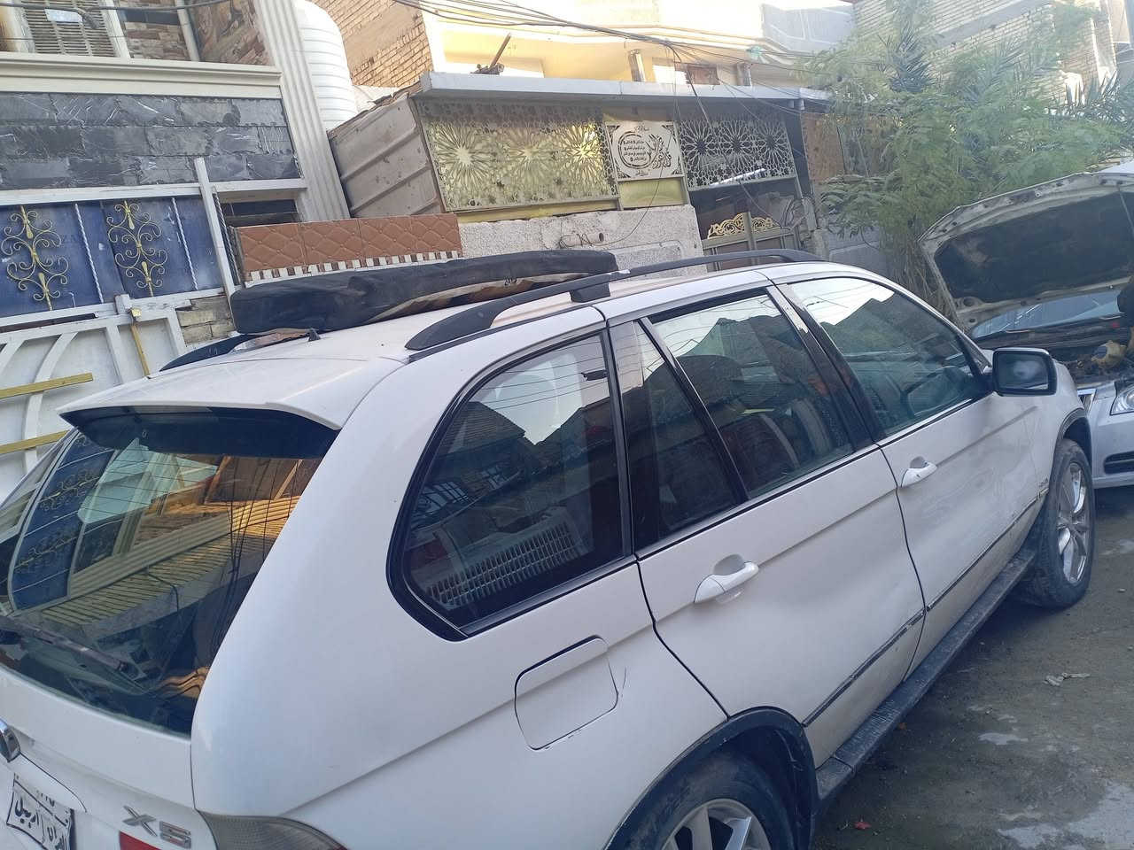 السلام عليكم بي ام إكس فايف سياره مكينه وكير بلادي سياره حلوه عارظهه مراوس اوبيع موجودمكاني بغداد مدينه الصدر *********** او ***********
