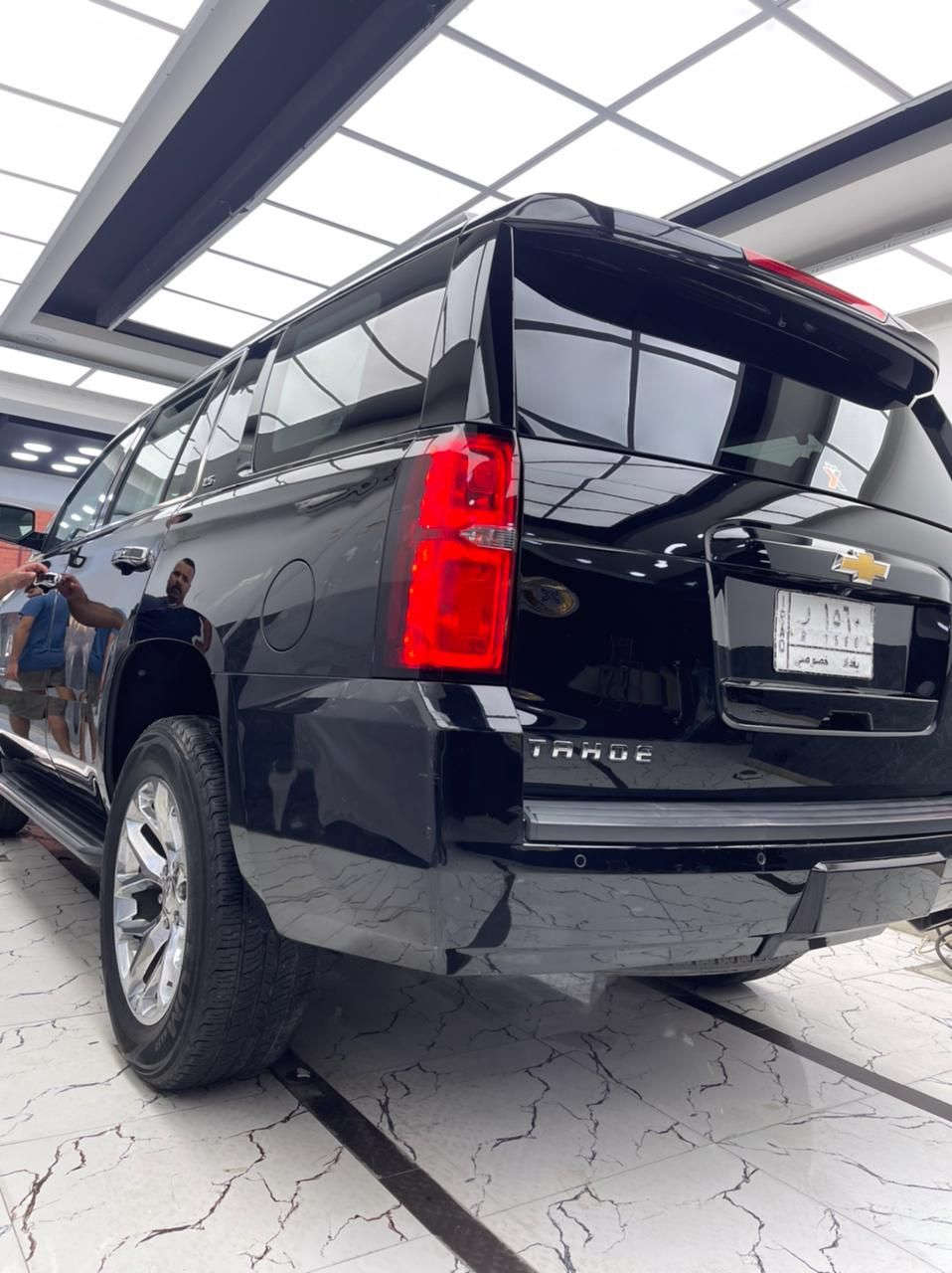 سلام عليكم 
تاهو موديل 2016
مواصفات LS
بدون قطرة معجون حادث خفيف كلش 
المواصفات  
تشغيل عن بعد
تحكم ستيرن جهتين 
تحديد مسار 
رادارات 
قيادة ذاتيه 
شاشة ( قاصه ) 
كامرة 
كشنات كهرباء 2 
كشنات تدفئه 
كشنات جلد 
كشن هزاز 
لد امامي 
لايت زنون 
بلوجكتور زنون 
سبايدر خلفي 
3 قطع تبريد 
8 راكب 
نظام اطفاء 
ويل كب كروم وتخم تاير جديد هسه شاده 
صاجات 
اناره داخلية LED
سستم صوت سماعات 
حساسات 
رقم بغداد  بإسمي 
سيارة جديده جدا بيها صبغ اثر شخوط سعرها معقول بلعافيه ع الياخذها 

مكان السيارة بغداد 
للإستفسار  *********** وتساب ✅
