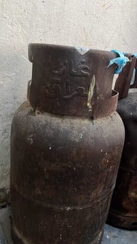 قنينة. غاز البيع  رقم الهاتف 07748960555