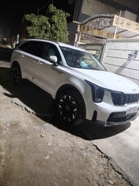 سورنتو موديل 25 ماشيه 12 الف رقم بغداد كفاله عامه من الشخط ولرصعه  فول...