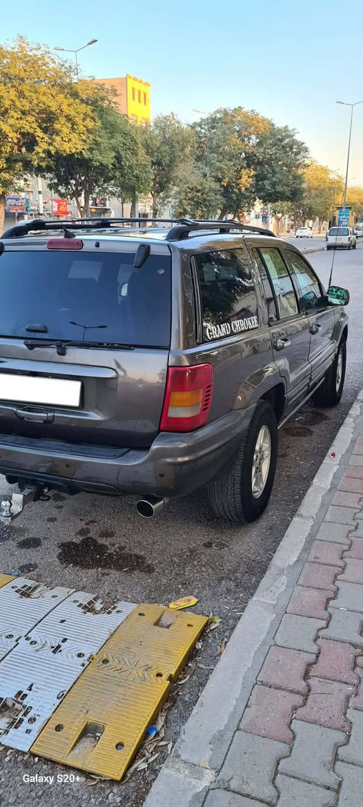جيب شيروكي موديل 2000 كير اومحرك ٦ سلندر نضيف لاصرف ولا تبخير رقم اسليمانيه دولي جديد فول مواصفات لمتدد تخم وياله جديد تم تايرات جديد تتفئه تبريد فور ويل هوك خلفي ابلاد صبغ قطعتين بدون ضربه ودواخل والباقي مكفول السعر٧٧ وبيهه مجال الشراي يتصل ***********

