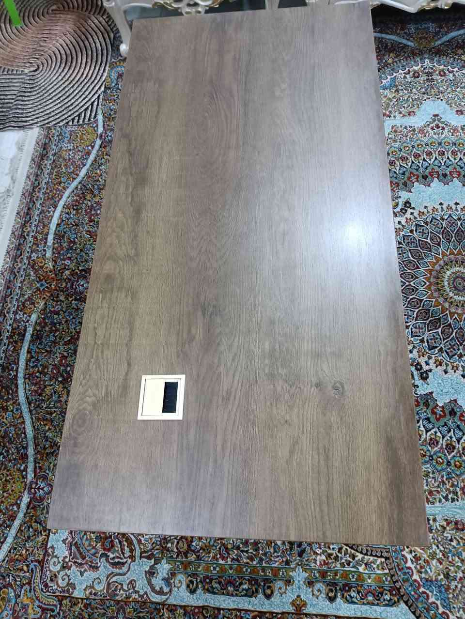 ميز مكتب مستعمل
نضيف جدا جدا استعمال دراسة فقط لمدة شهرين 
المكان الناصرية داخل المدينة 
توصيل ما عندي 
الرقم للأتصال او  واتساب فقط 
***********
