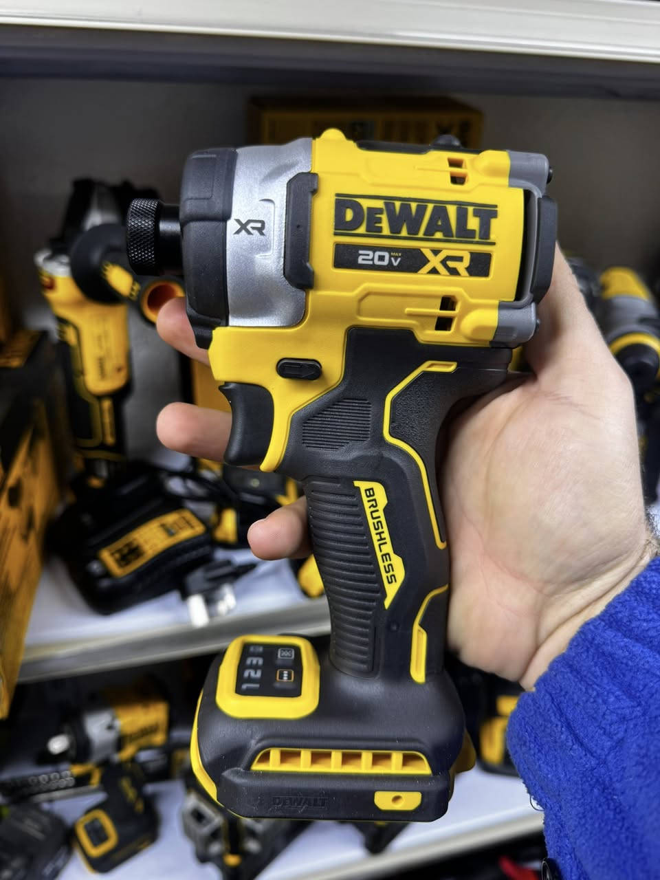 سلام عليكم اخوان 
متوفر ديولت اصلي 
توصيل متوفر 
*********** واتساب
