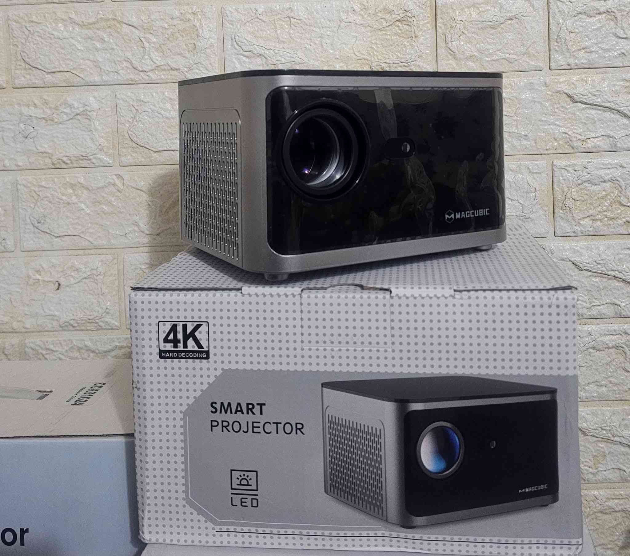 داتاشوو مارکە عالمیە MAGCUBIC نوعیە فول 🎬🏟
MAGCUBIC HY350 pro 
MAGCUBIC واحد من افضل شرکات داتاشوو للعالم 🌍
مواصفاتە عملاقە دقە 4k ، دقە نهاریە 🎦
نضام اندروید فول سمارت 🛜
صوتە جدآ واضحە و قویە ، بیها دبل سماعه 📢
قوە الوضوح { 580ansi } 
{  20 الف لومنس }  دقە فول 🏟
جدید غیر مستخدم ، و حجمە کبیر و مواصفاتە عملاقە 
سعرە جدآ مناسبە ل هاي مواصفات 💰
 نسخە برو مواصفاتە عالیە


**إذا كنت صاحب هذا الإعلان وتريد حذفه لأي سبب، رجاءا أرسل رسالة إلى الدعم الفني**