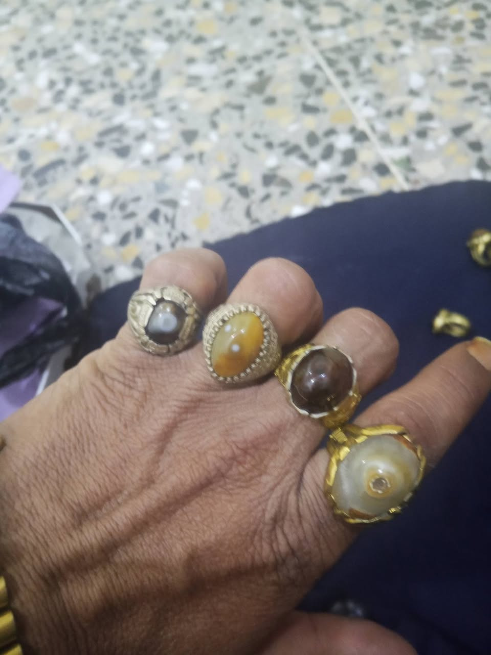 متاح ***********
