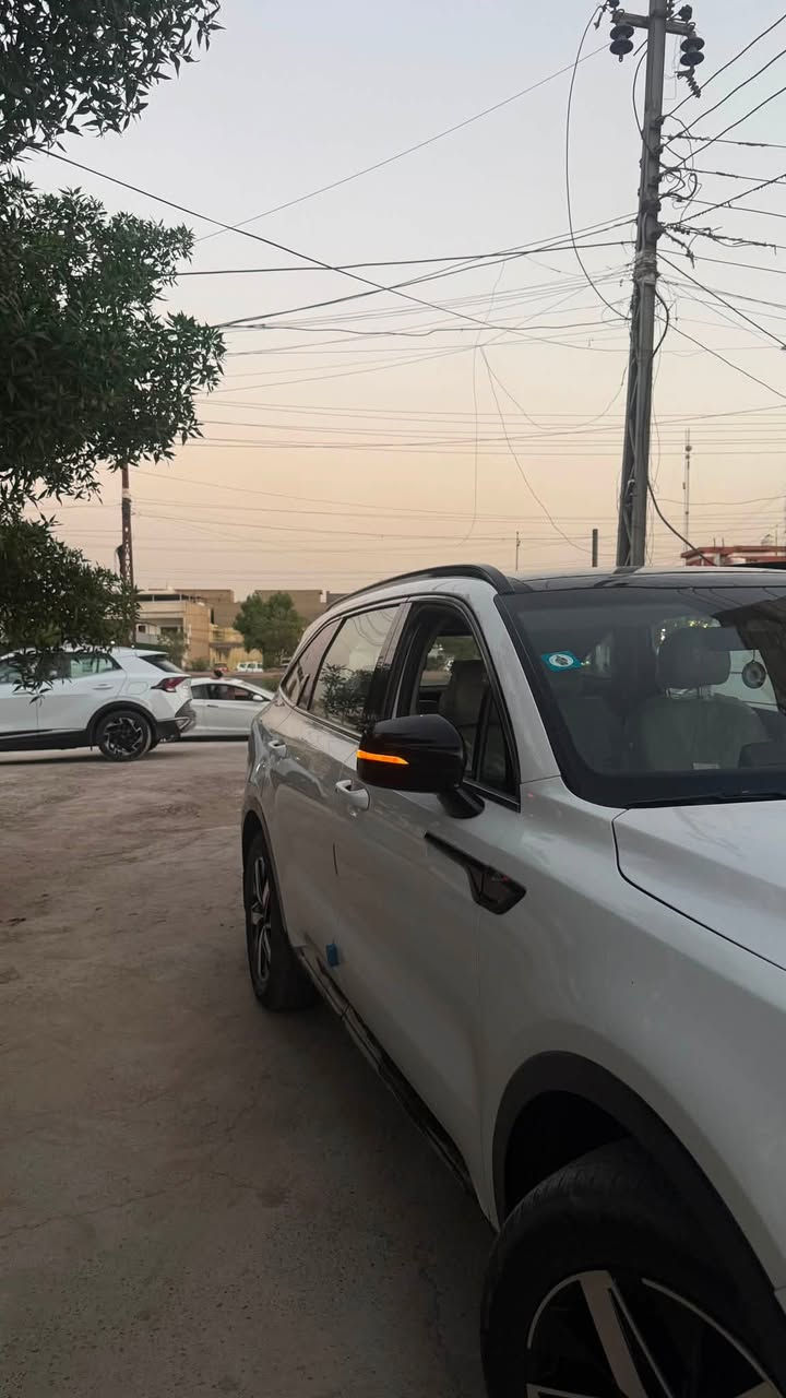 السلام عليكم
سورينتو ٢٠٢٢ امريكي
محرك 2500 توربو
حادثها چاملغ وبنيد 
مواصفات:

سقف بانورامي.
صندوق كهربائي.
تدفئة المقاعد.
مستشعر وقوف.
نظام التحكم على المنحدرات.
منافذ كهربائية.
مثبت سرعة.
مسند ذراع.
بصمة تشغيل.
نظام مراقبة النقطة العمياء.
شاشة معلومات.
حساس المطر.
نظام المفتاح الذكي.
التحكم التلقائي بدرجة الحرارة.
مقاعد كهربائية.
ست وسائد هوائية.
مصابيح زينون أمامية.
نظام مانع الانزلاق.
آبل كاربلاي.
التشغيل عن بعد.
نظام ABS.
شاحن لاسلكي.
رادار.
مقاعد الصف الثالث.
فرامل الوقوف الإلكترونية.
كشافات الضباب.
حساسات ضغط الإطارات.
تحذير مغادرة المسار.
قفل الأمان للأطفال.
أزرار طي مقاعد الصف الثاني.
إنارة داخلية تعمل باللمس.
إشارات بالمرايا الجانبية.
وضعية Eco.
وضعية Comfort.
وضعية Smart.
وضعية Sport.
نظام إطفاء المحرك أثناء الازدحام.
ناقل حركة DCT دبل كلج.
نظام Auto Hold
سعرها 232 ورقه وبيها مجال
للتواصل واتساب: ***********
