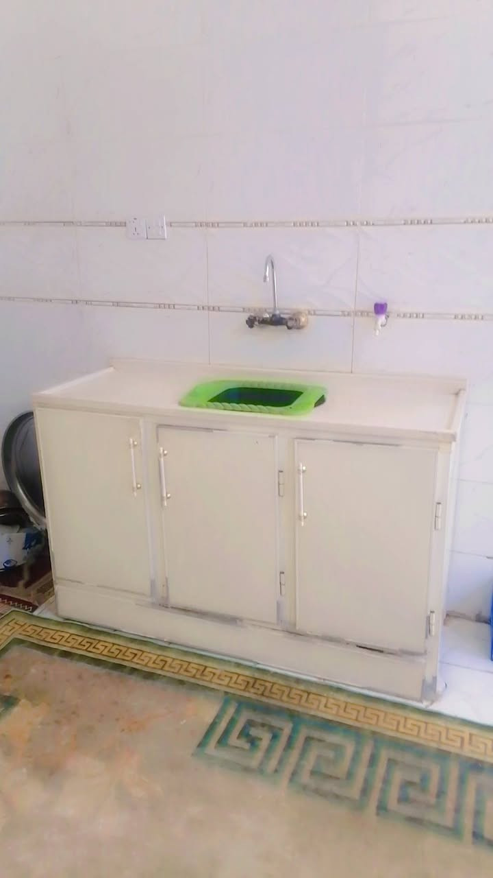 السلام عليكم كاونتر نضيف اللبيع مع سنك اسعر ٤٥٠ الف رقم الموبايل ***********
